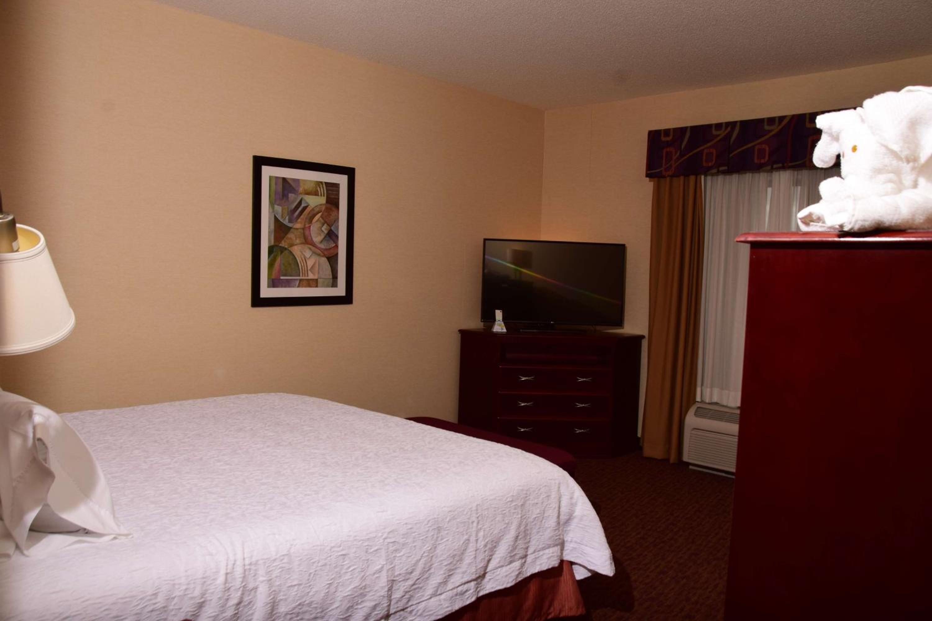 King Room with King Bed - Non-Smoking photo 1