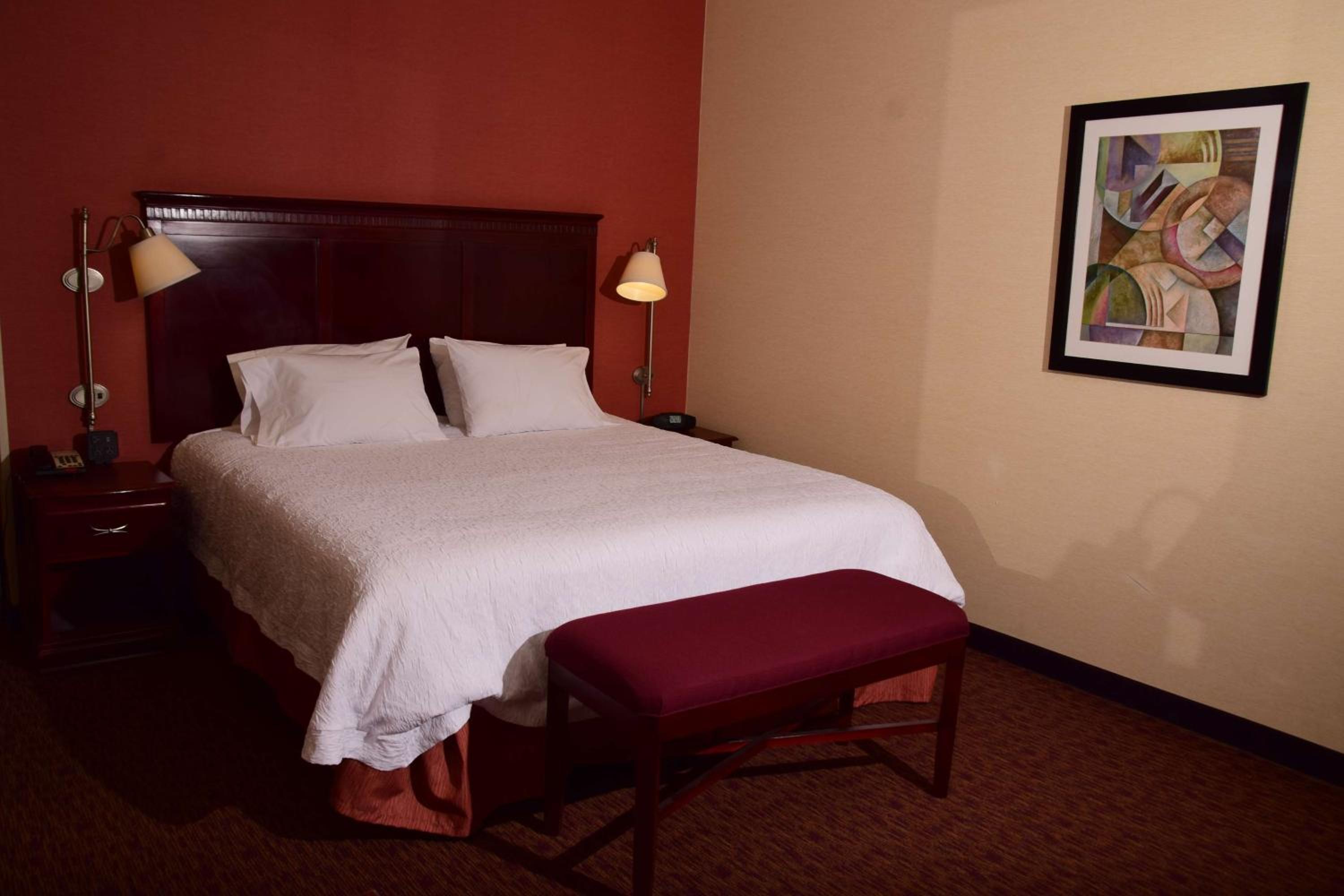 King Room with King Bed - Non-Smoking photo 2