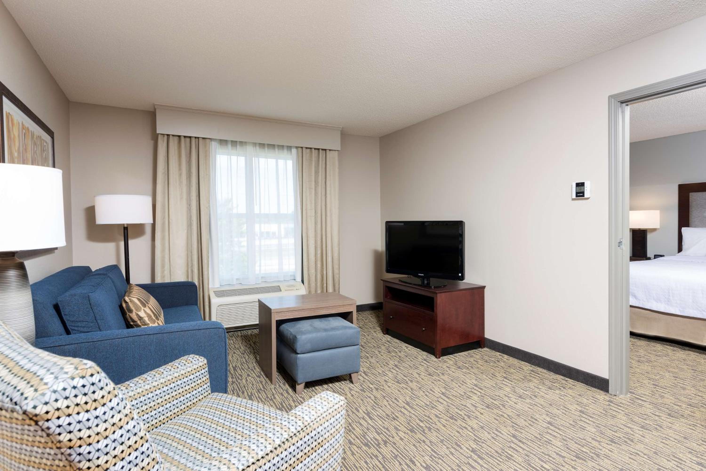 One-Bedroom Queen Suite with Two Queen Beds - Non-Smoking - Photo 2