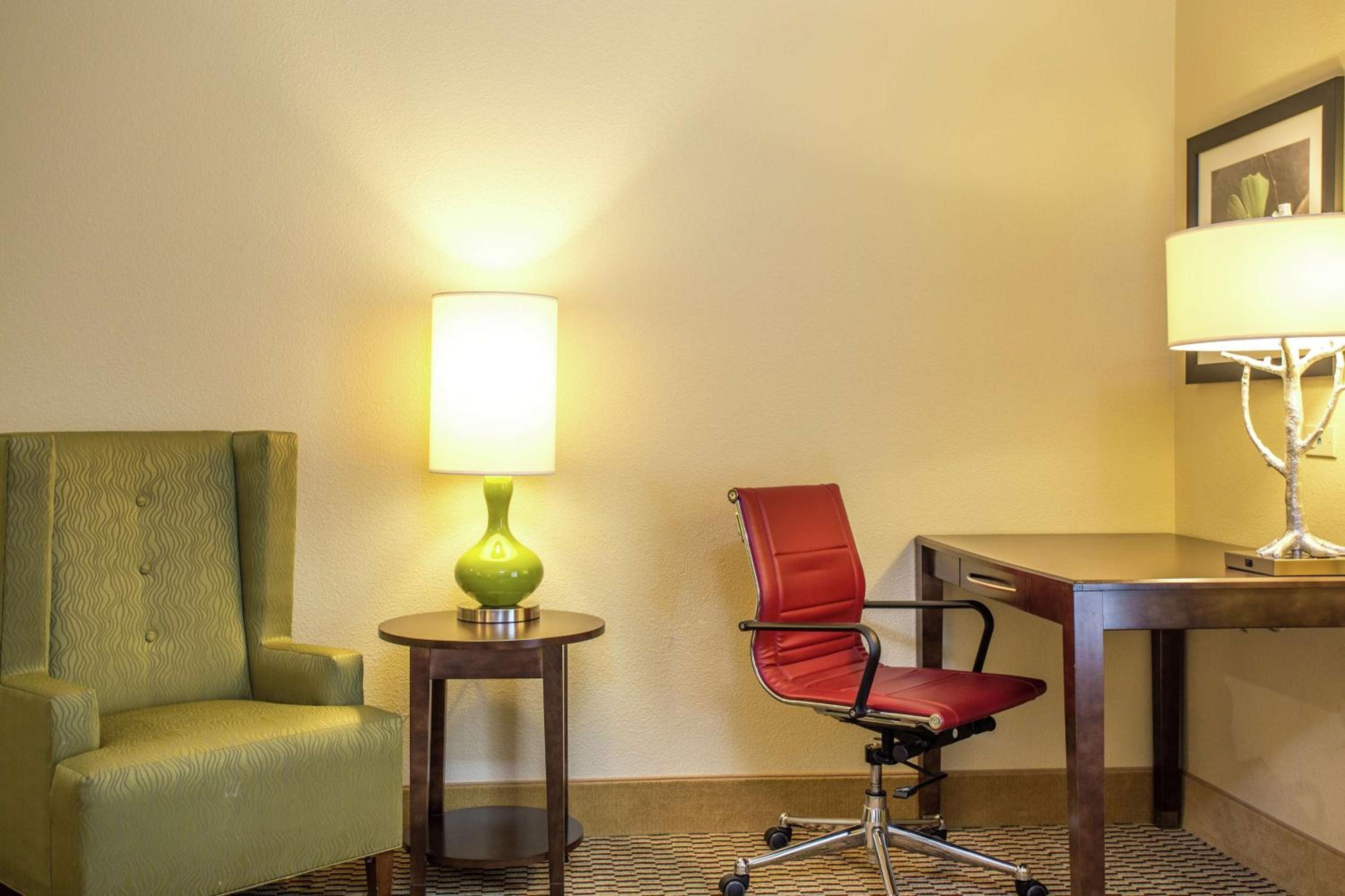 King Room with Accessible Tub - Mobility and Hearing Access/Non-Smoking photo 1