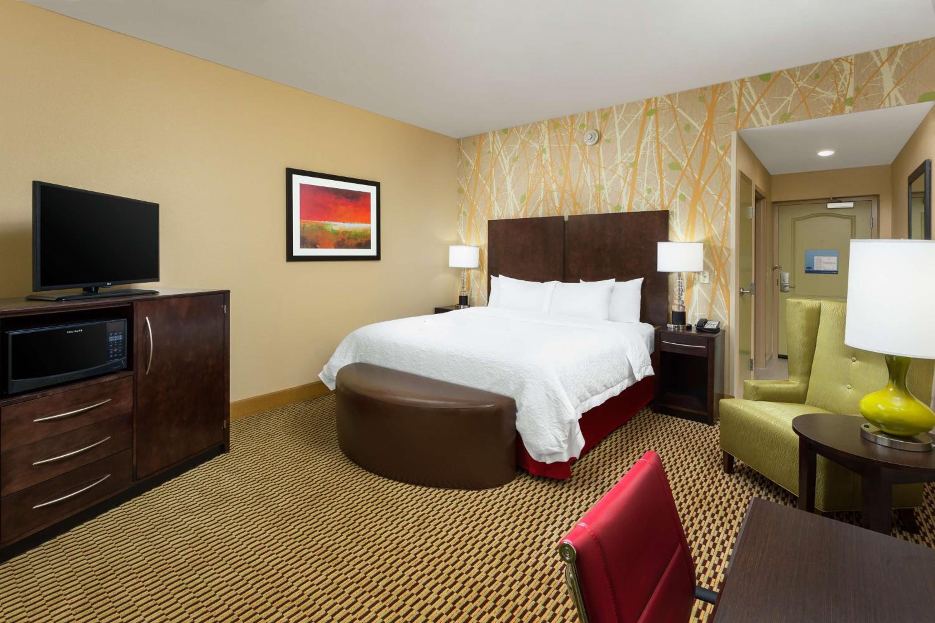 King Room with Accessible Tub - Mobility and Hearing Access/Non-Smoking photo 3