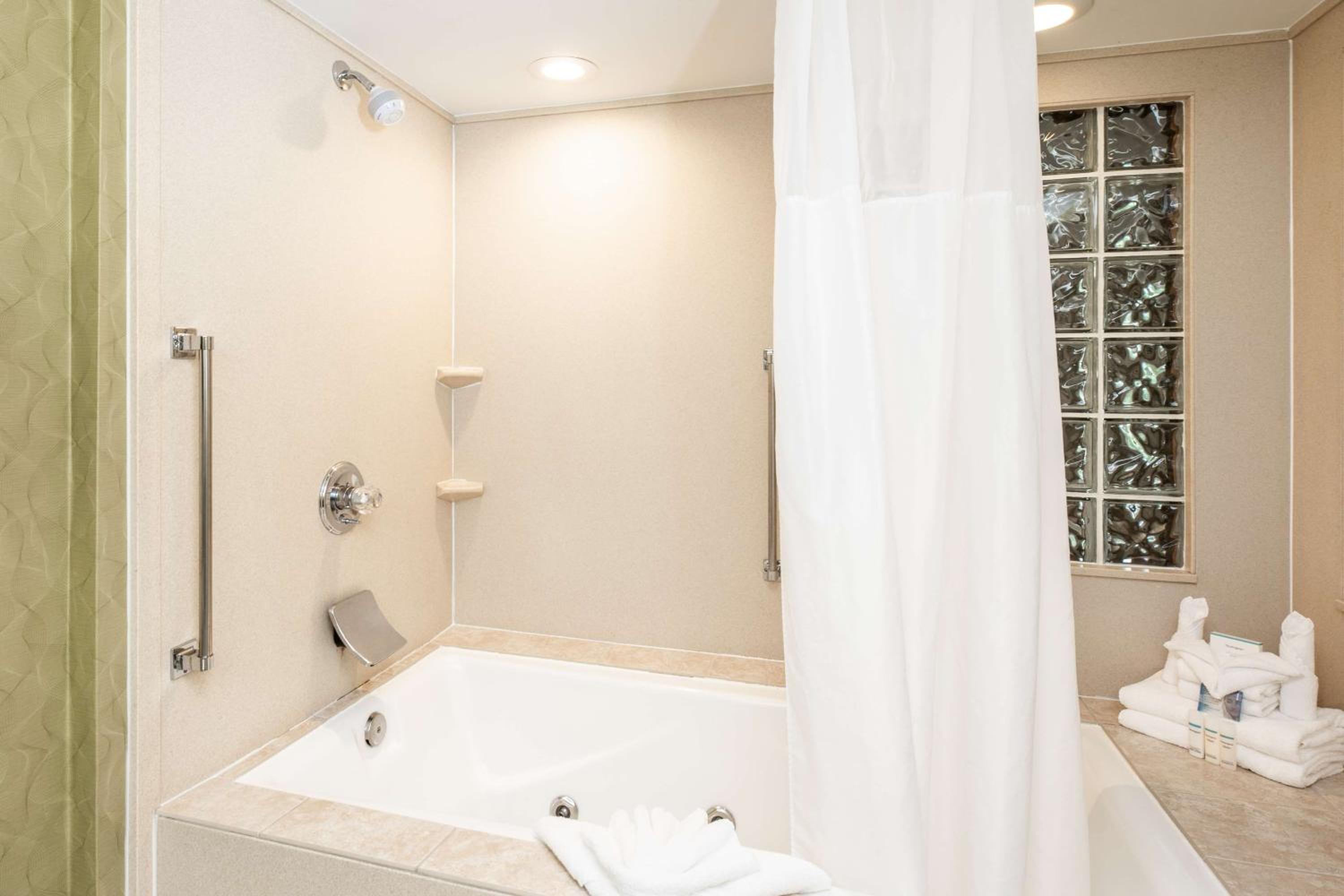 King Studio Suite - Non-Smoking - Photo 3