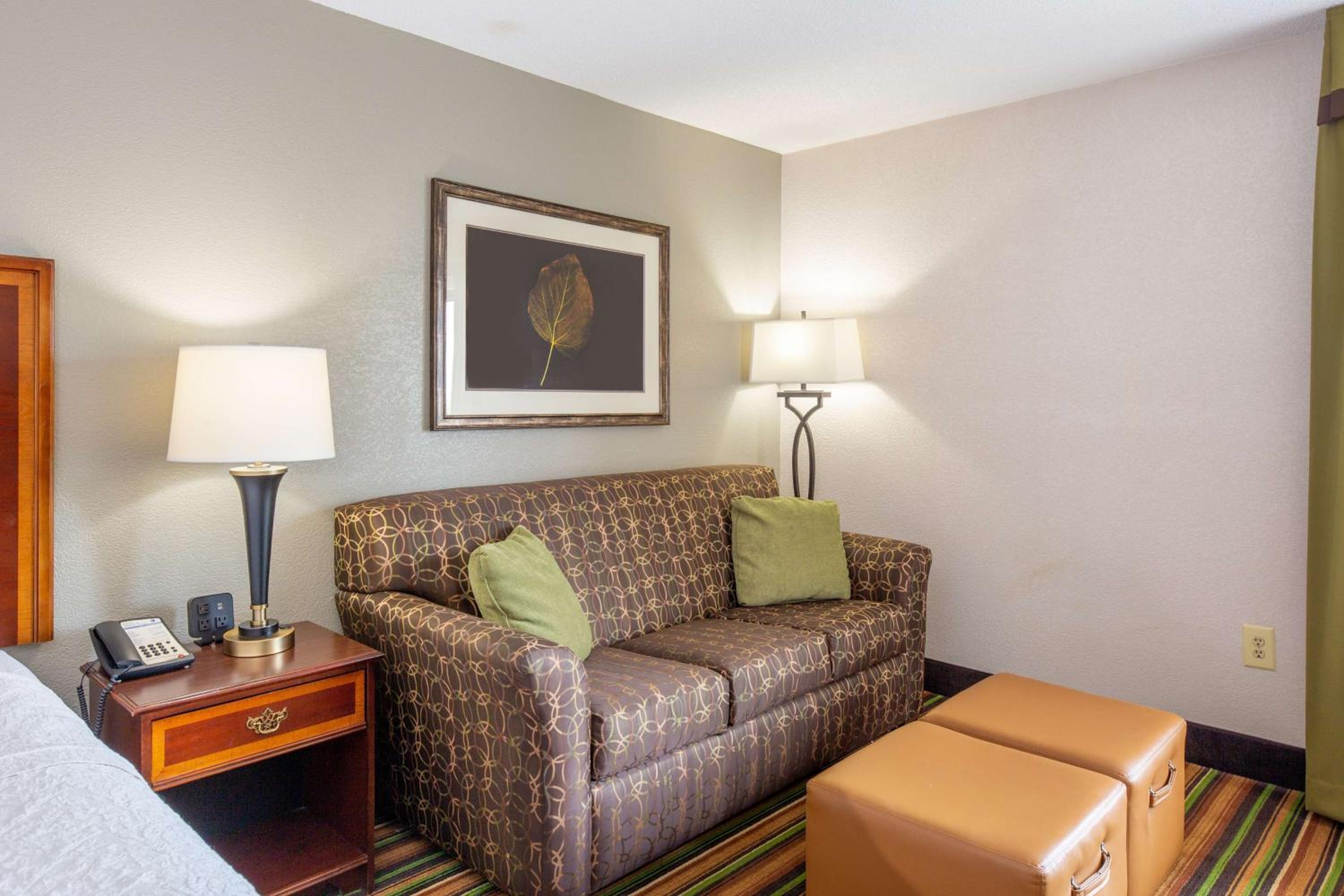 King Room with Sofa Bed and Study - Non-Smoking - Photo 3
