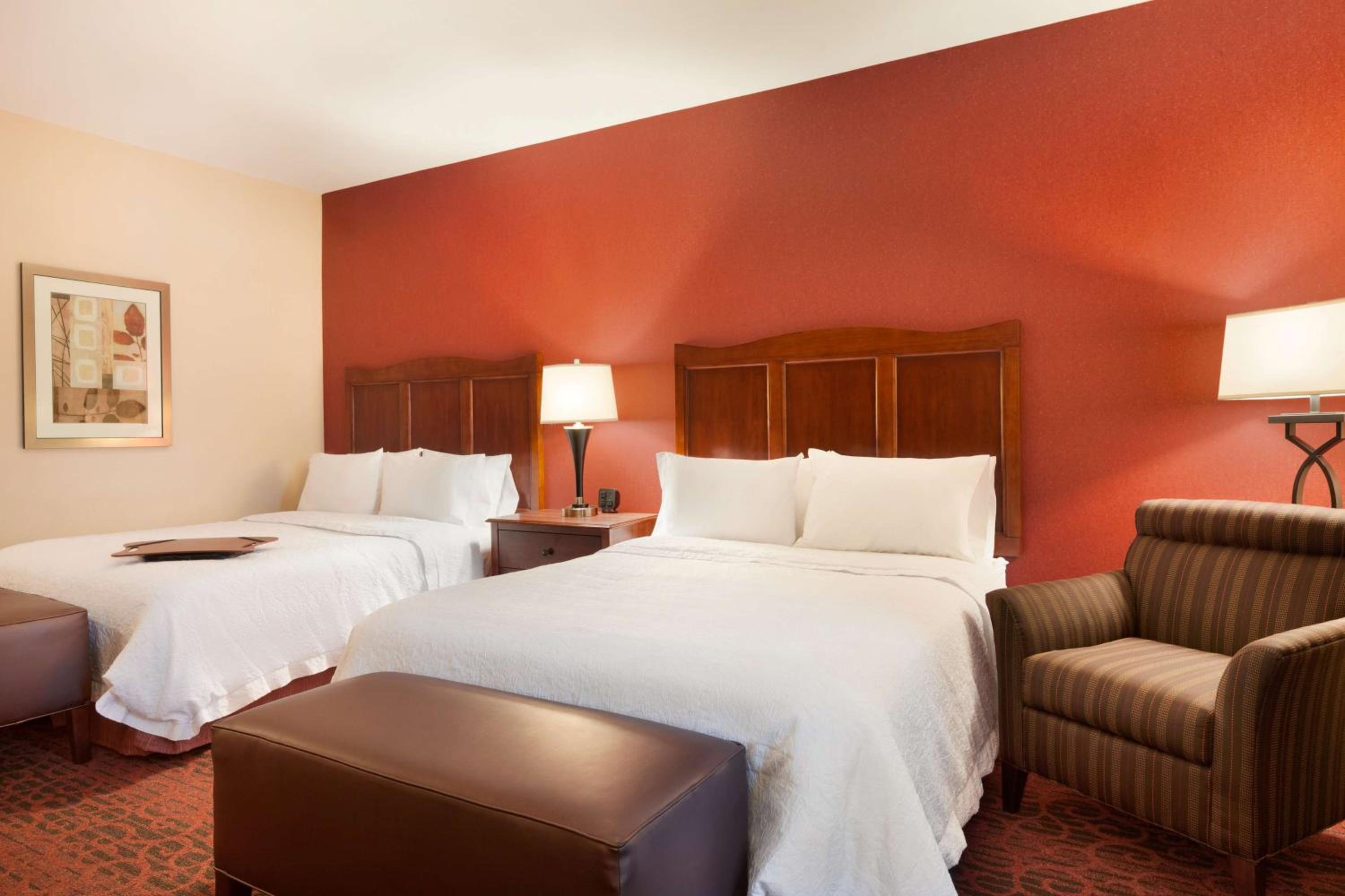 Queen Room with Two Queen Beds photo 2