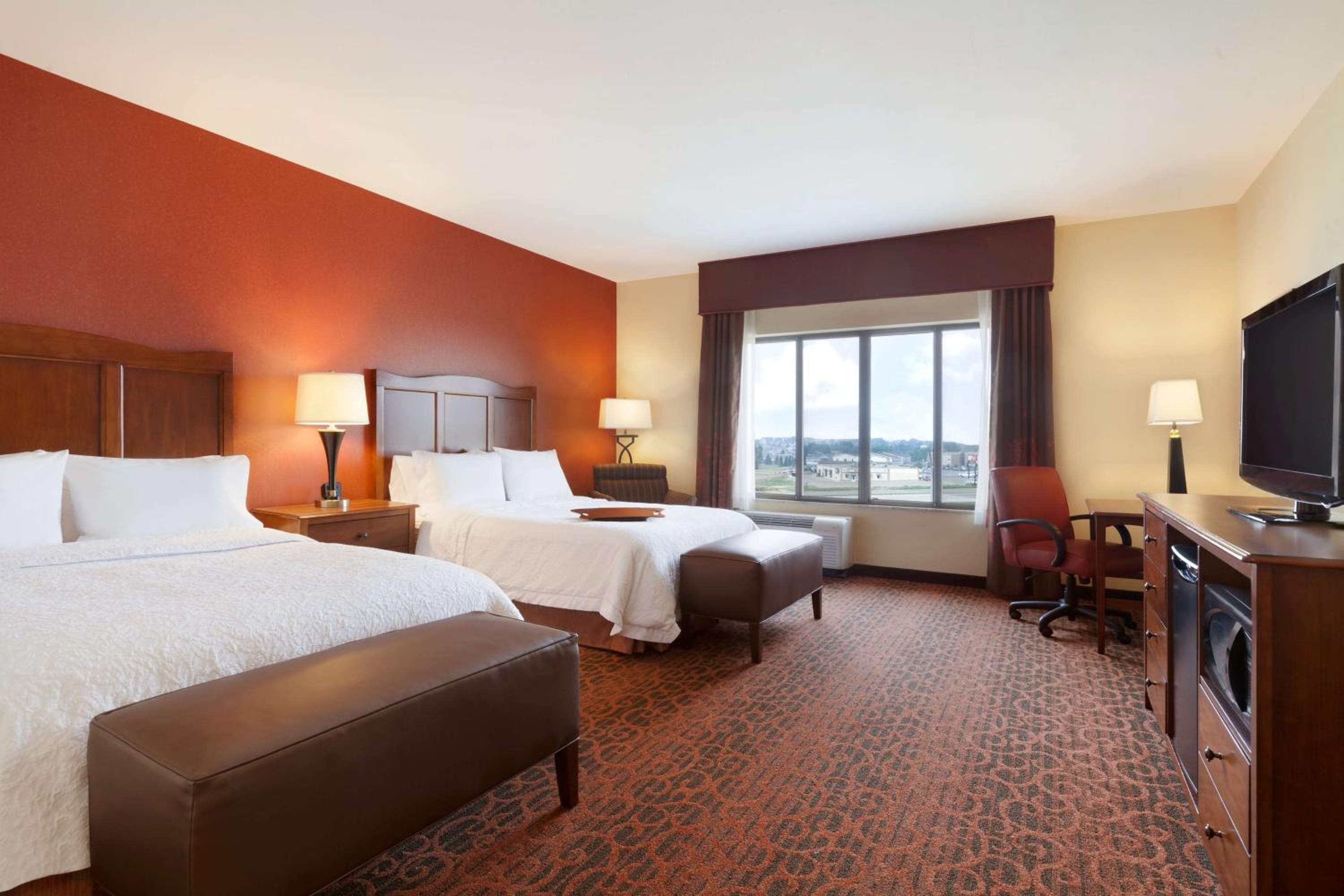 Queen Room with Two Queen Beds photo 3