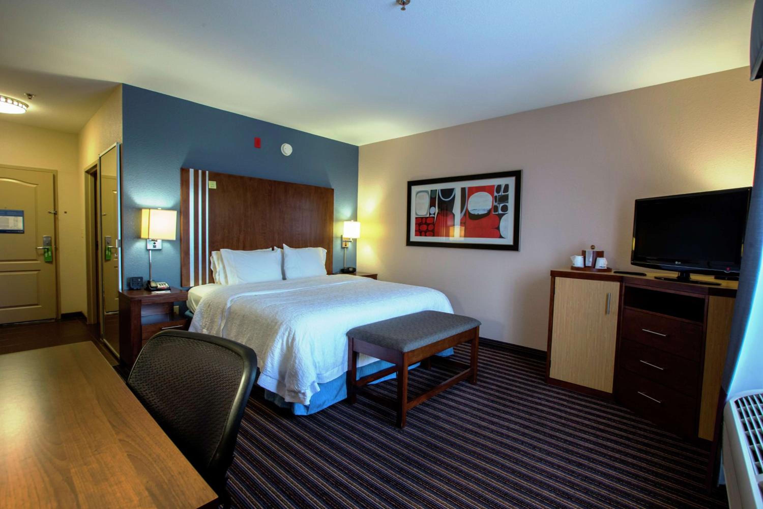 King Room with King Bed - Non-Smoking - Photo 1