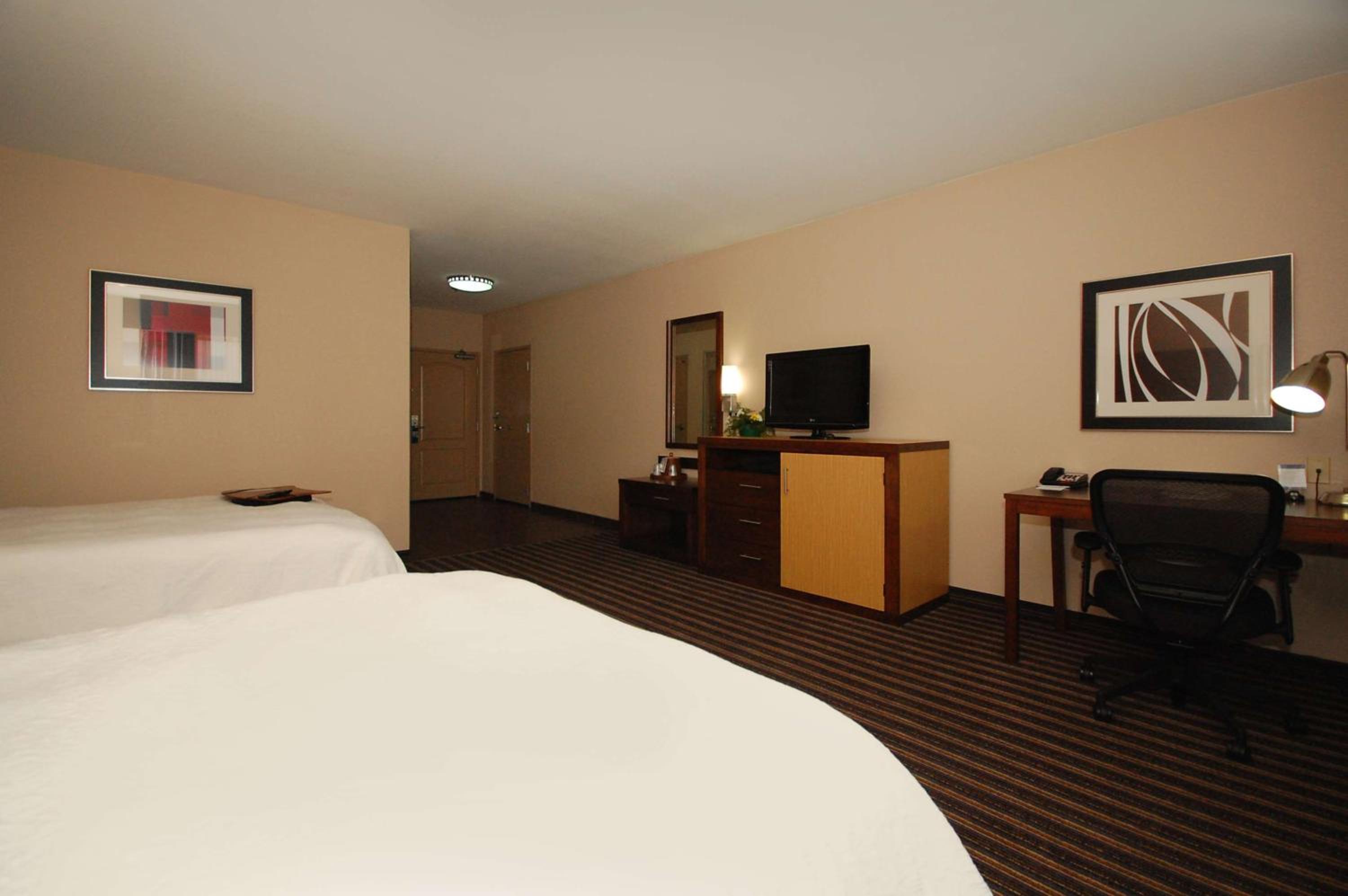 Queen Room with Two Queen Beds - Hearing Access/Non-Smoking - Photo 1