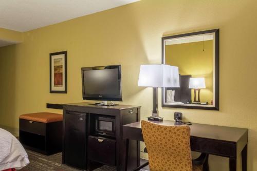 King Room with Sofa Bed photo 1