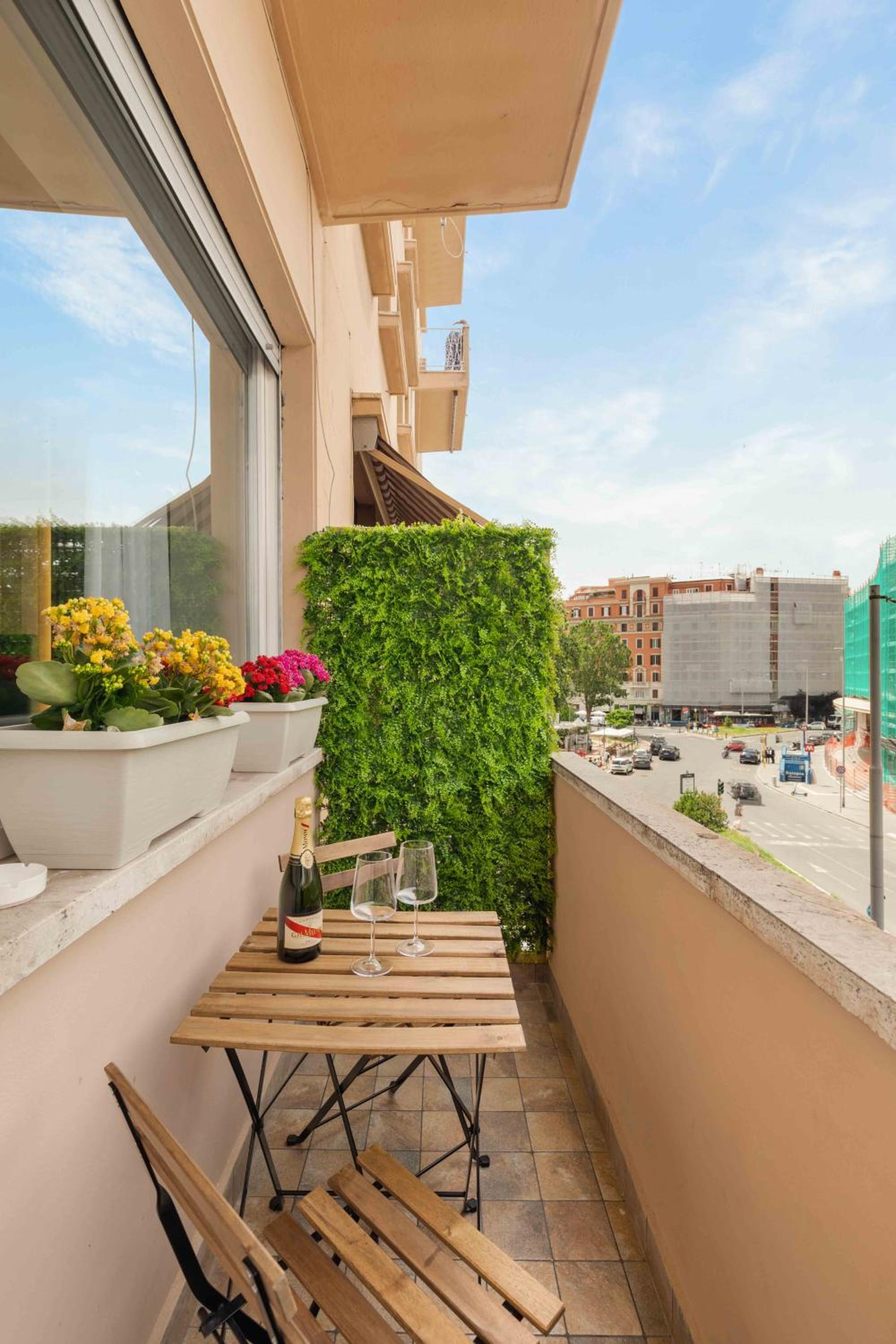 Deluxe Double Room with Balcony photo 3