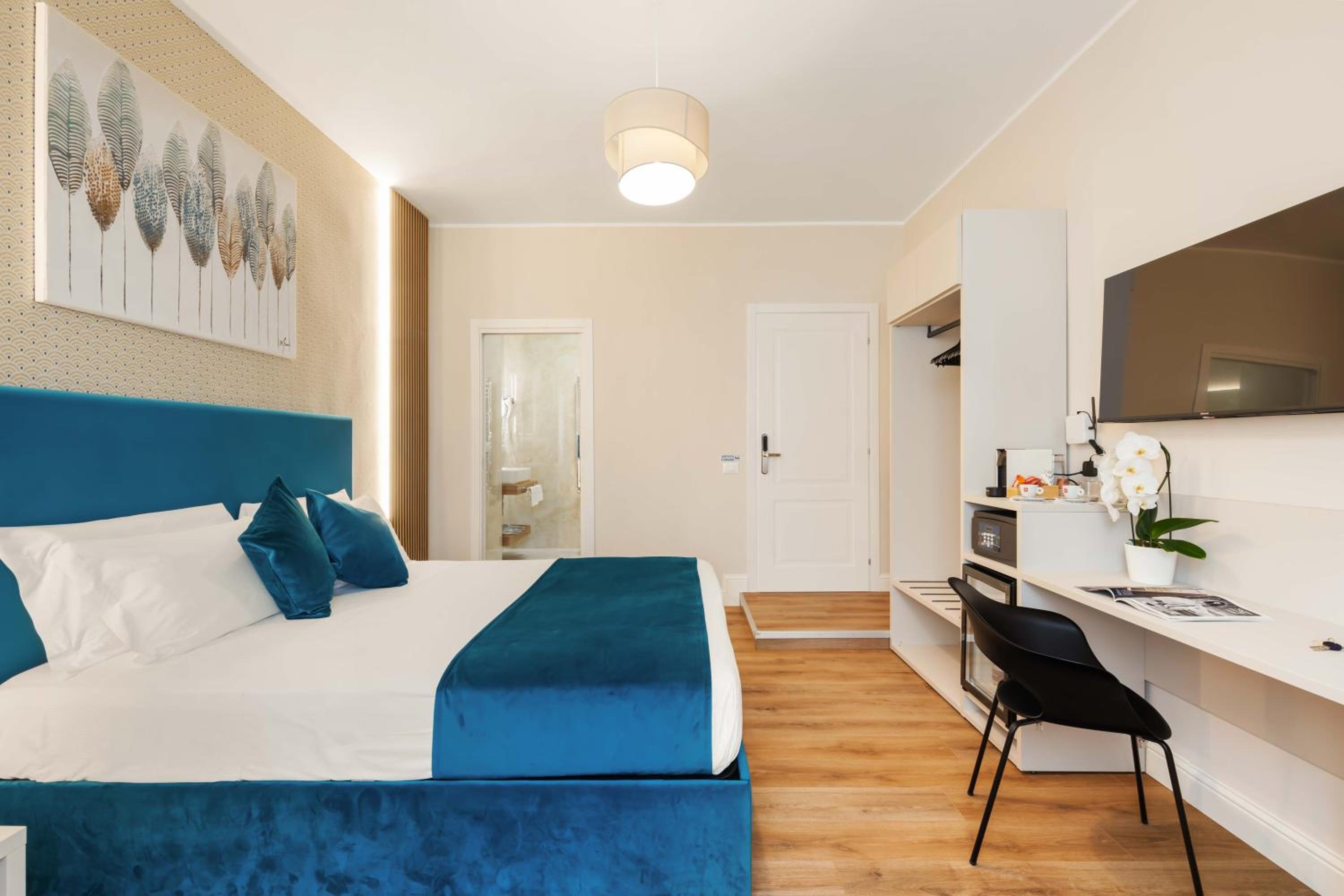 Deluxe King Room photo 3