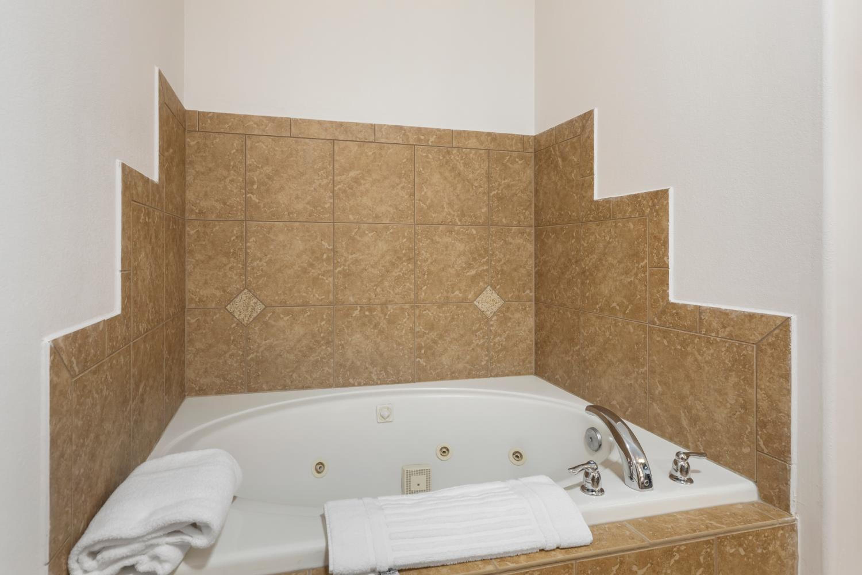 Superior Efficiency Family King Suite - Non-Smoking - Photo 6