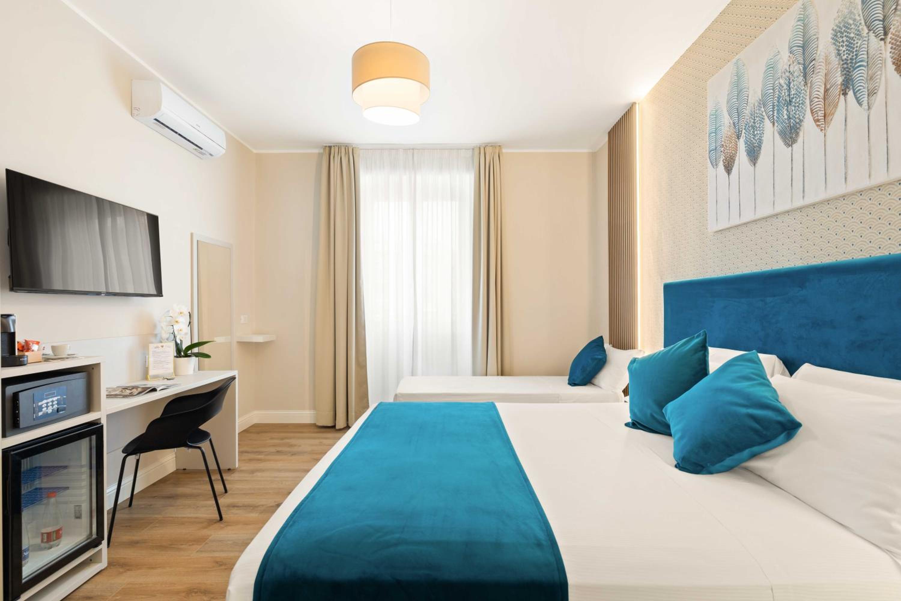 Deluxe King Room photo 3