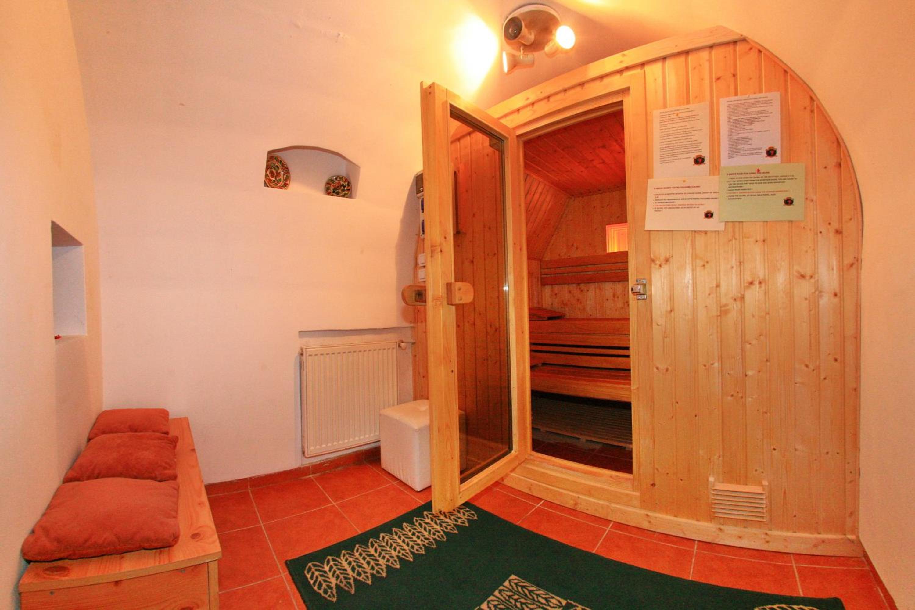 Double Room with Private Bathroom - Photo 22