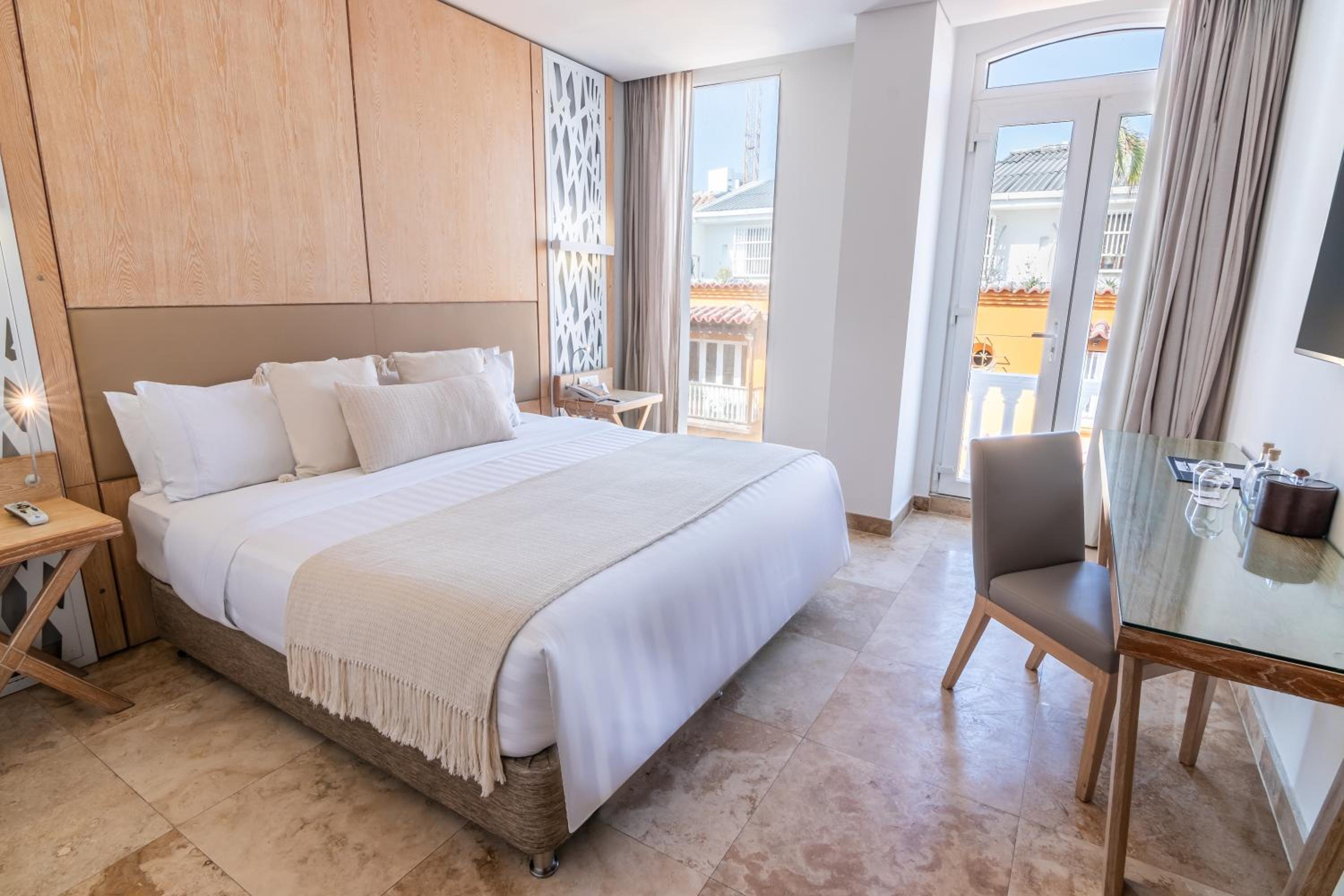 Deluxe King Room photo 2