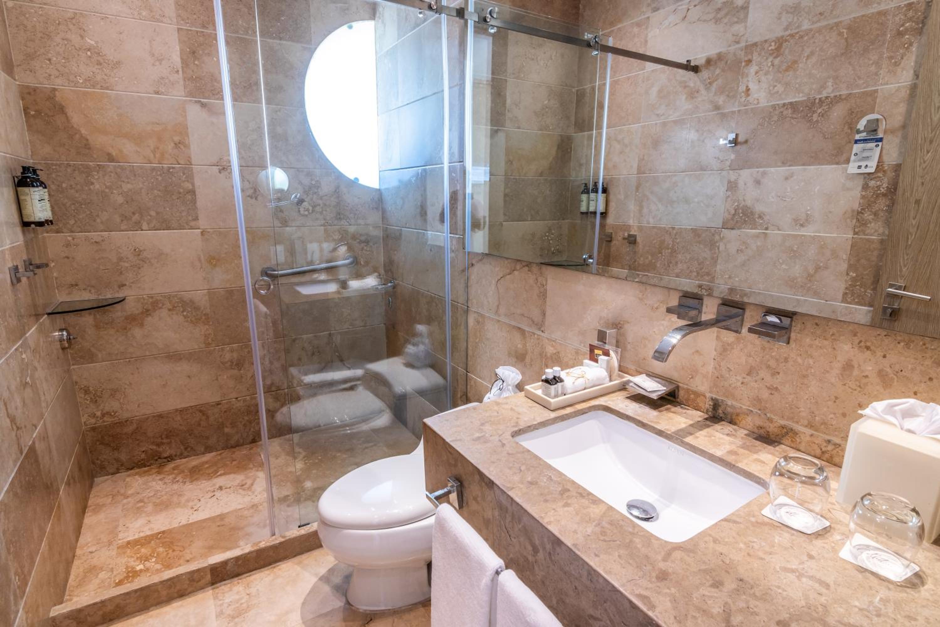 Deluxe King Room photo 3
