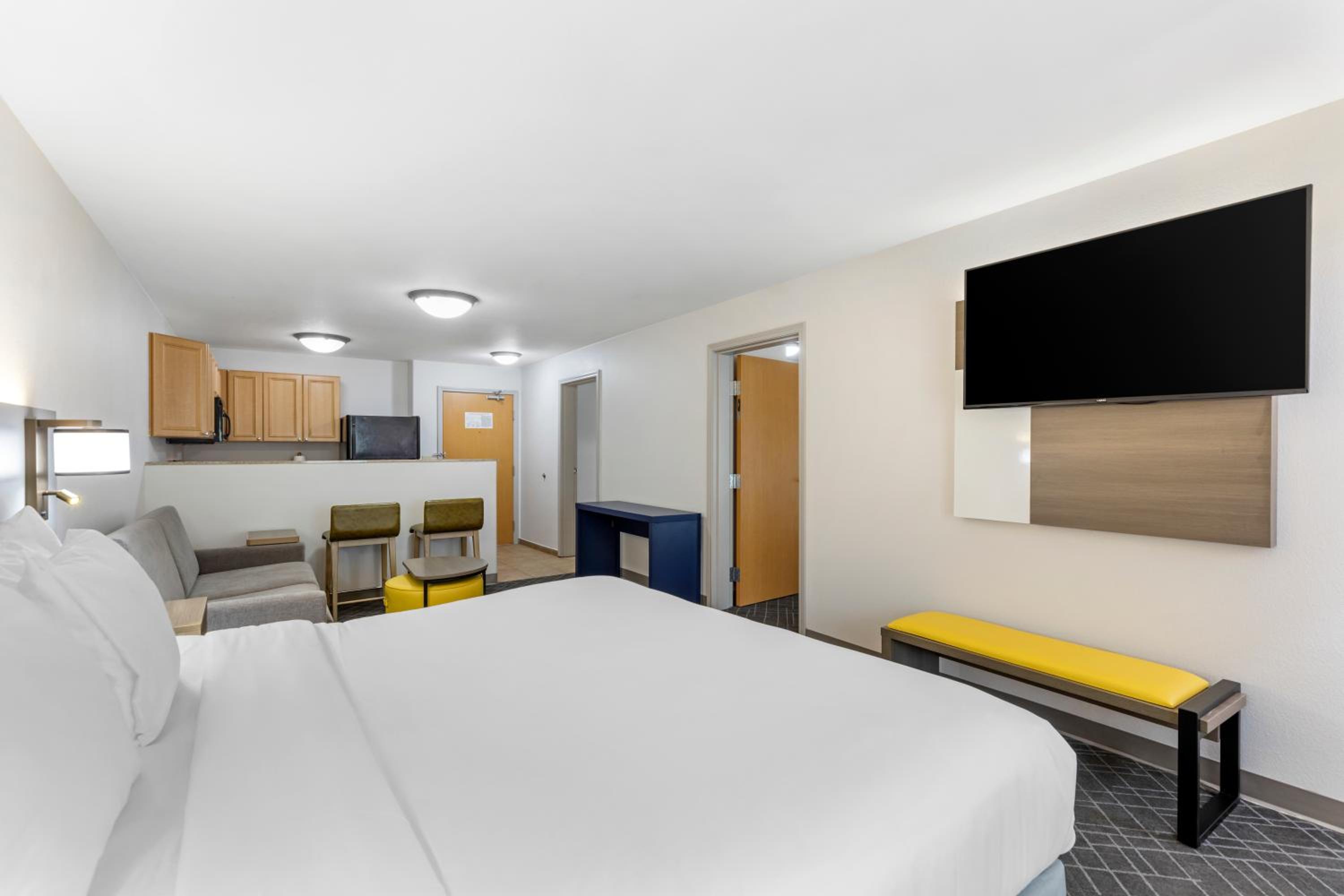 Superior Efficiency Family King Suite - Non-Smoking - Photo 7