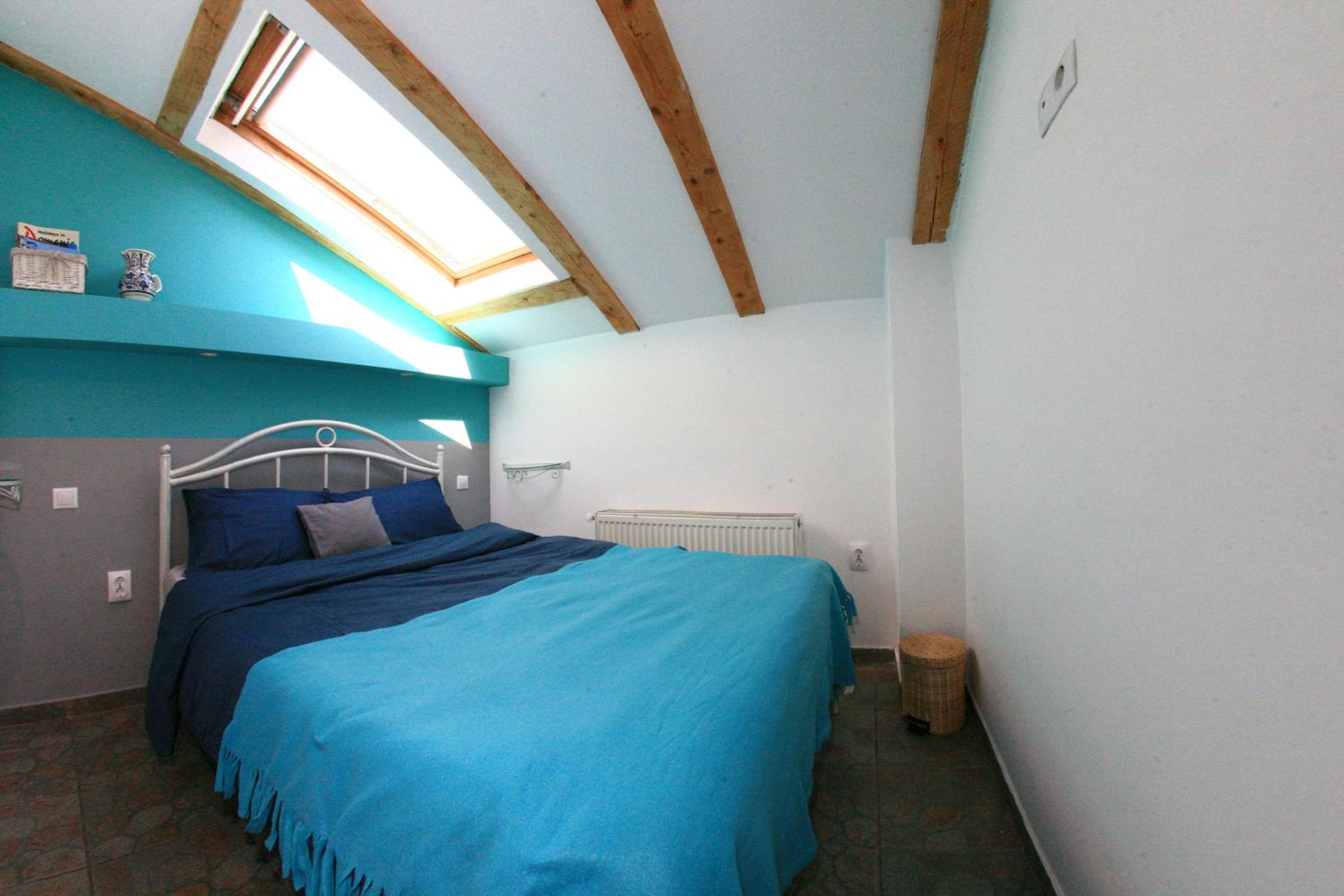 Double Room with Private Bathroom - Photo 8