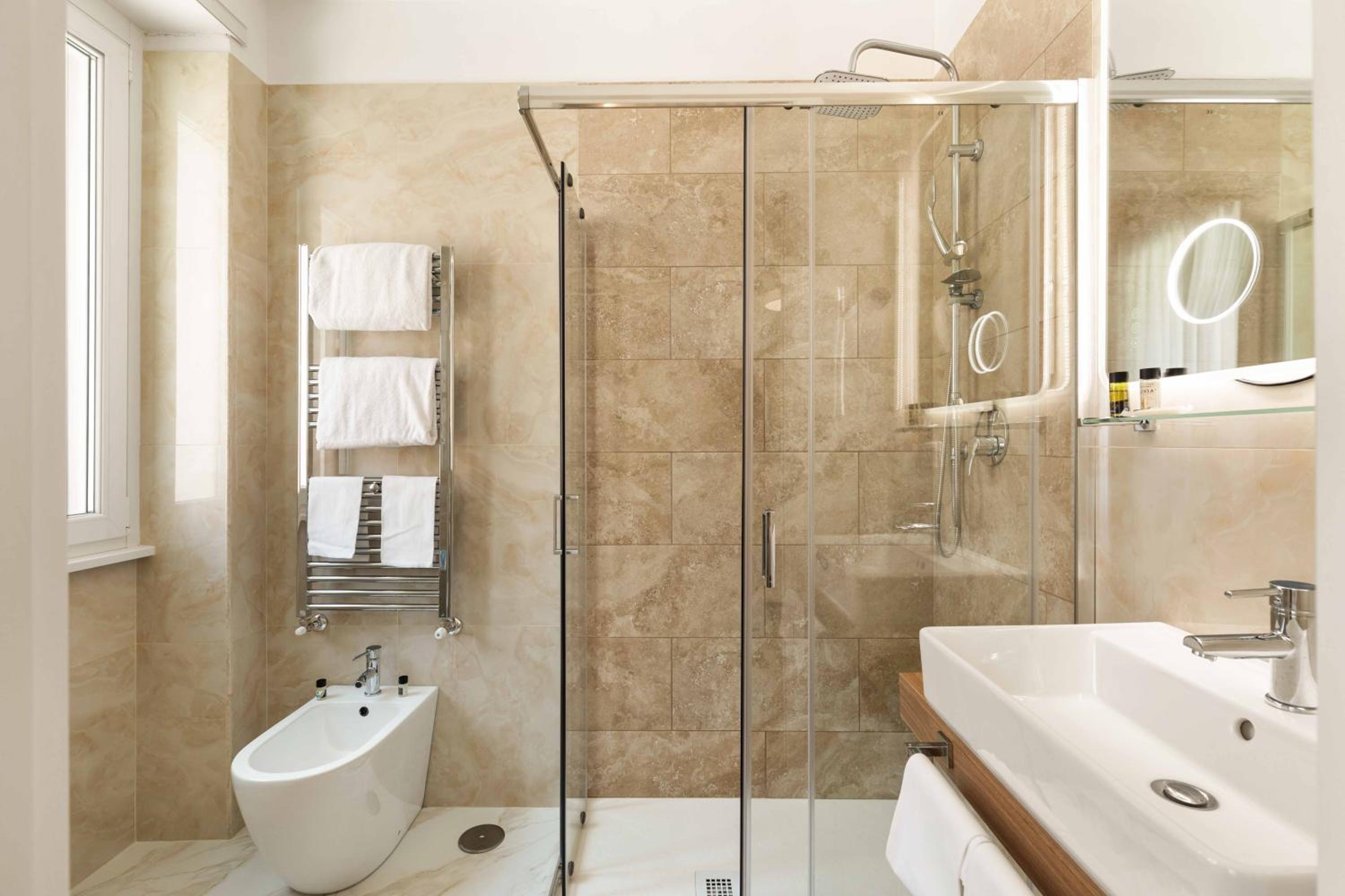 Deluxe Double or Twin Room photo 2