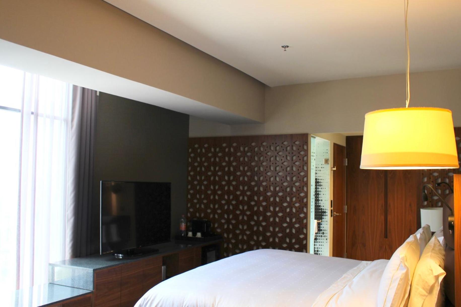 Executive Room 1 King - Photo 1