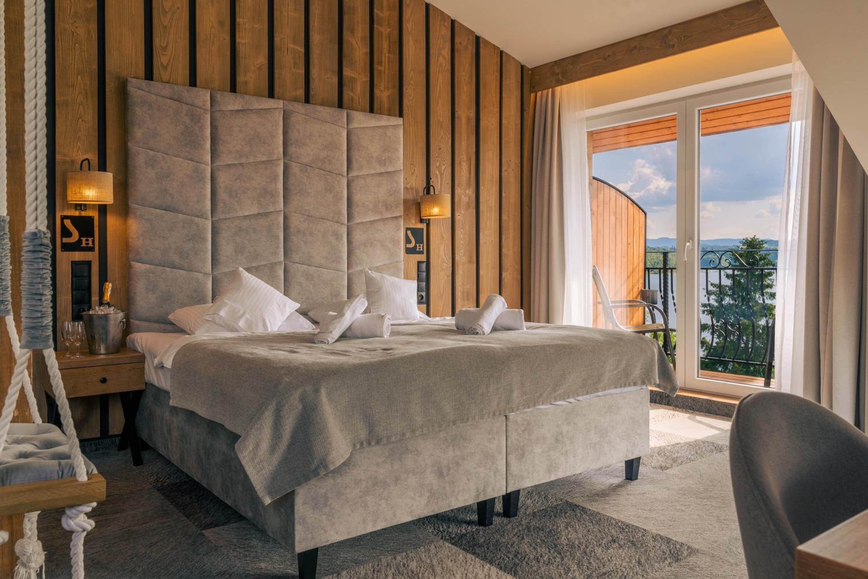 King Room with Lake View