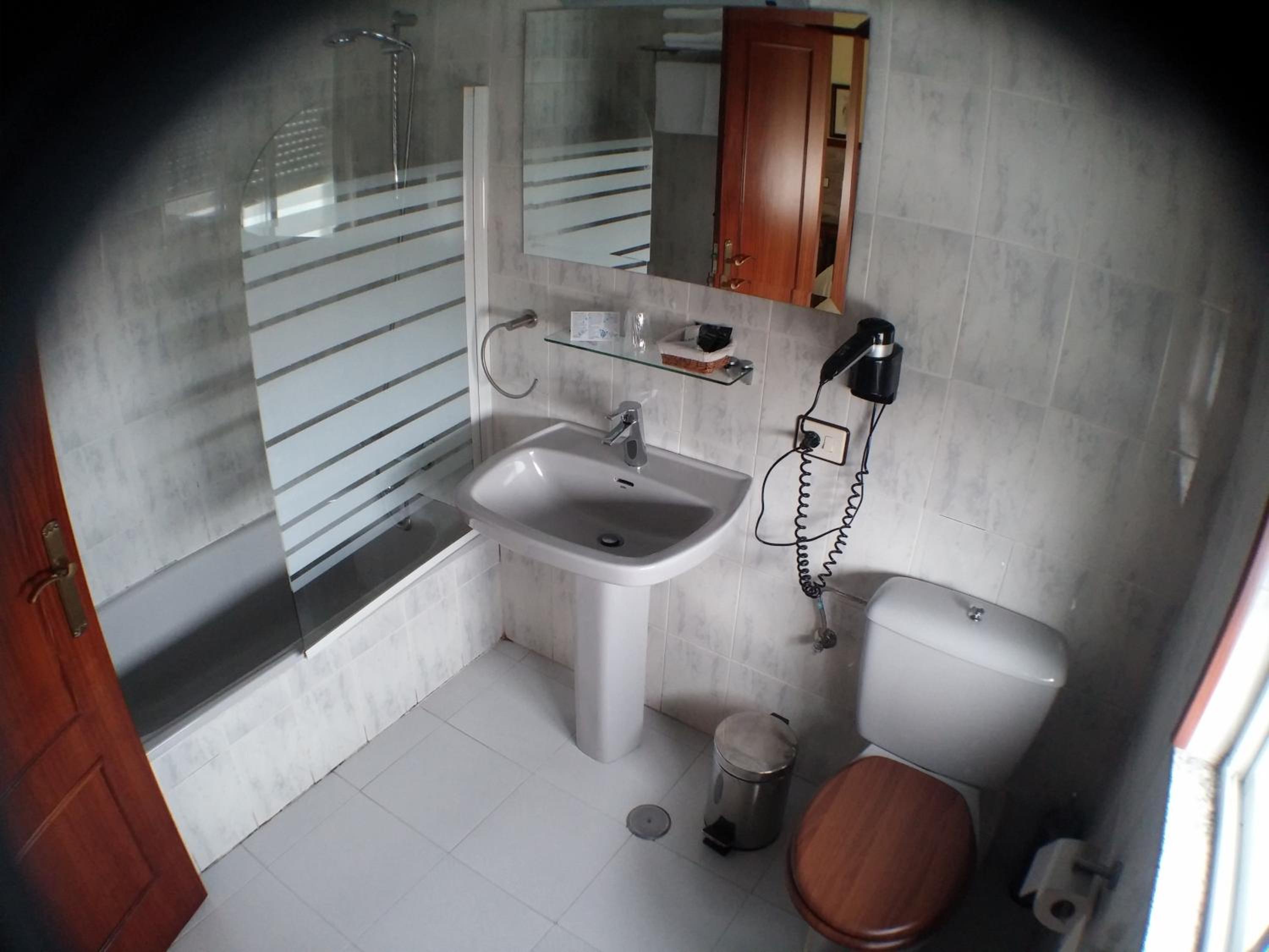Twin Room - Photo 10