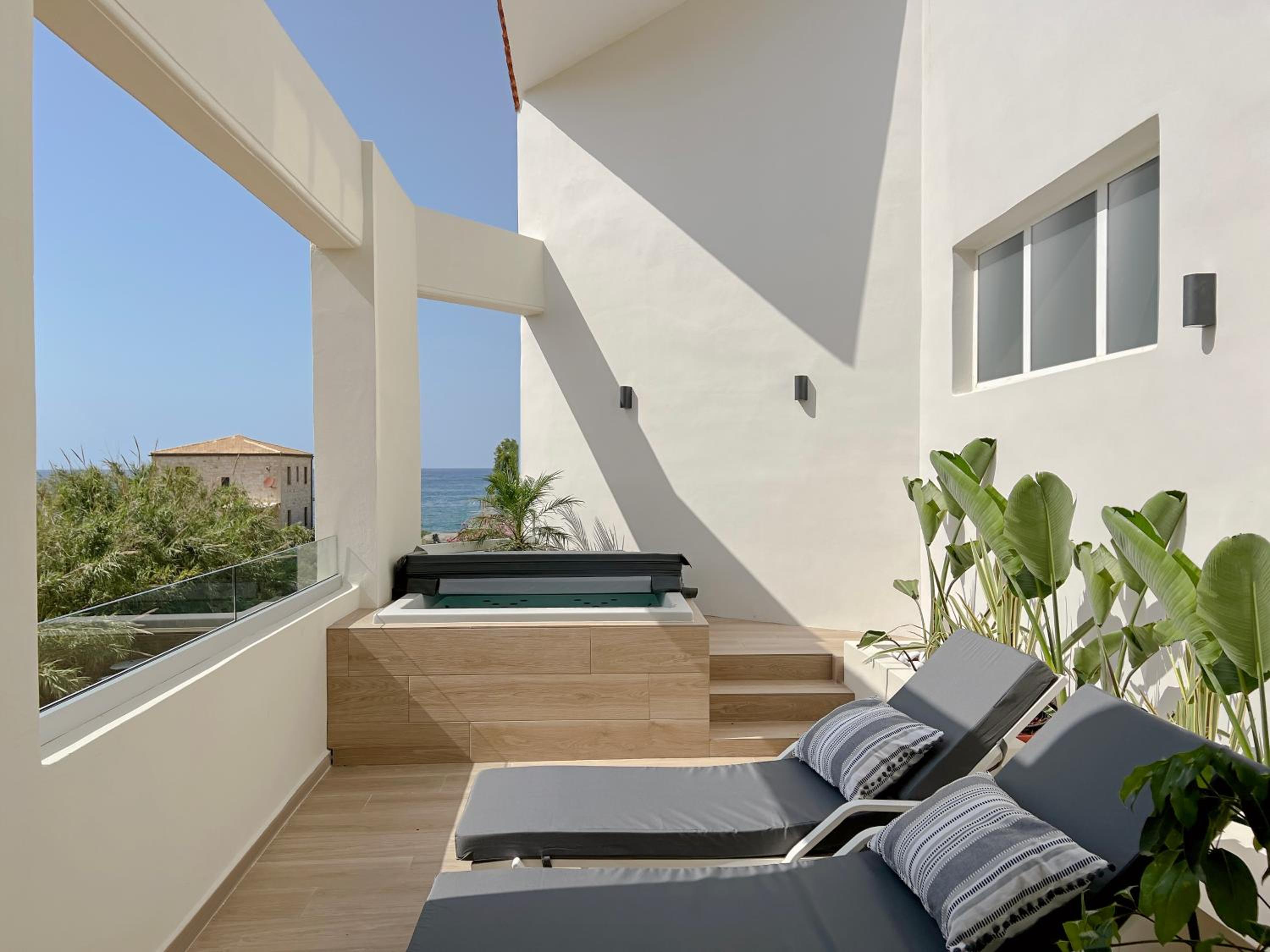 Suite with Hot Tub - Photo 11