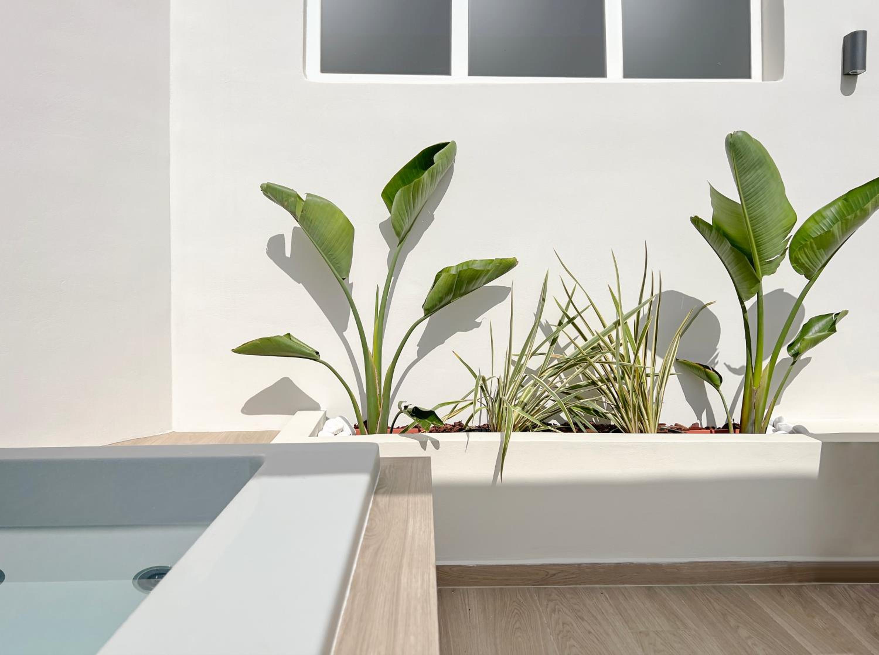Suite with Hot Tub - Photo 12