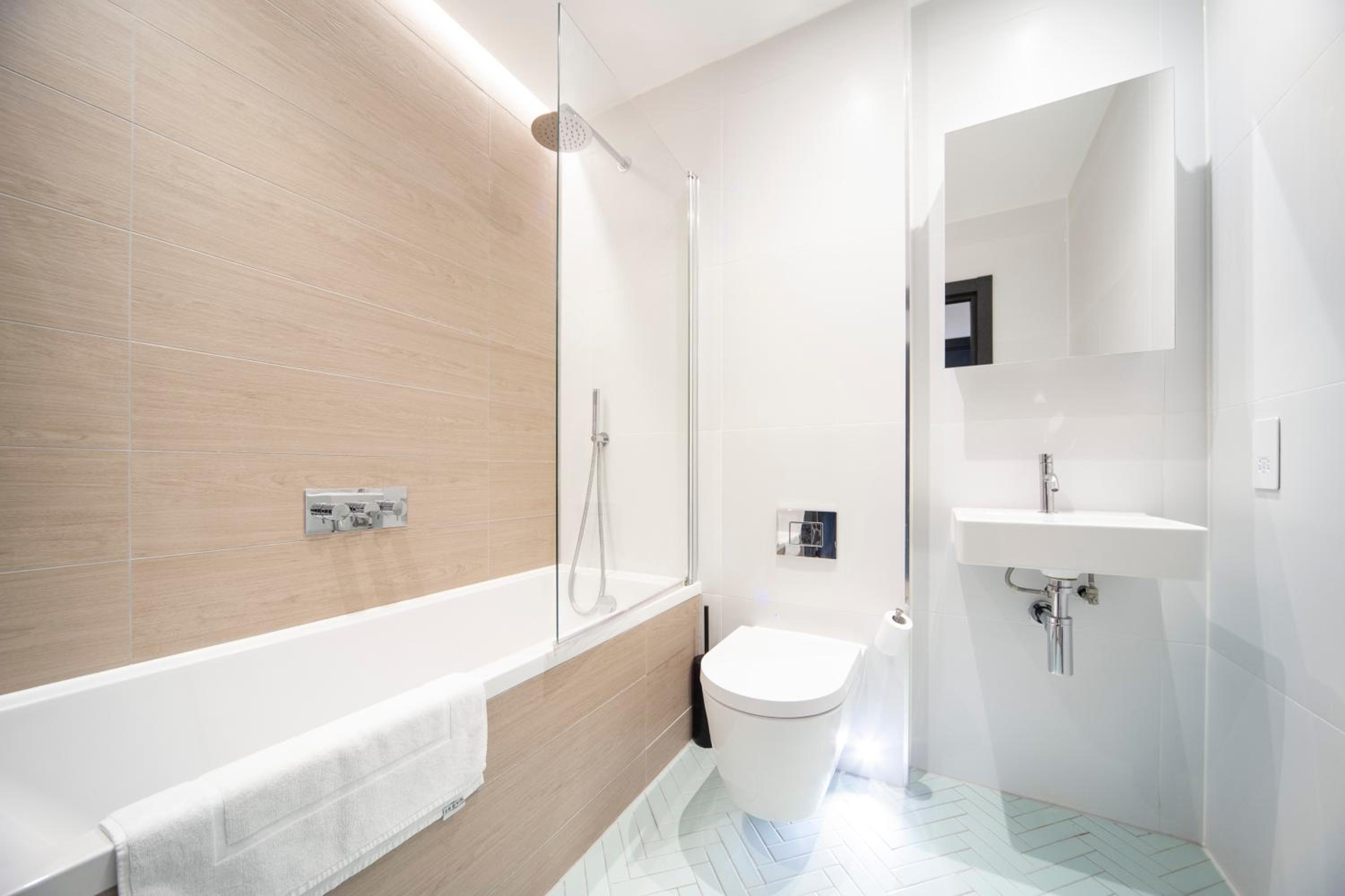 Two-Bedroom Apartment with Balcony photo 2