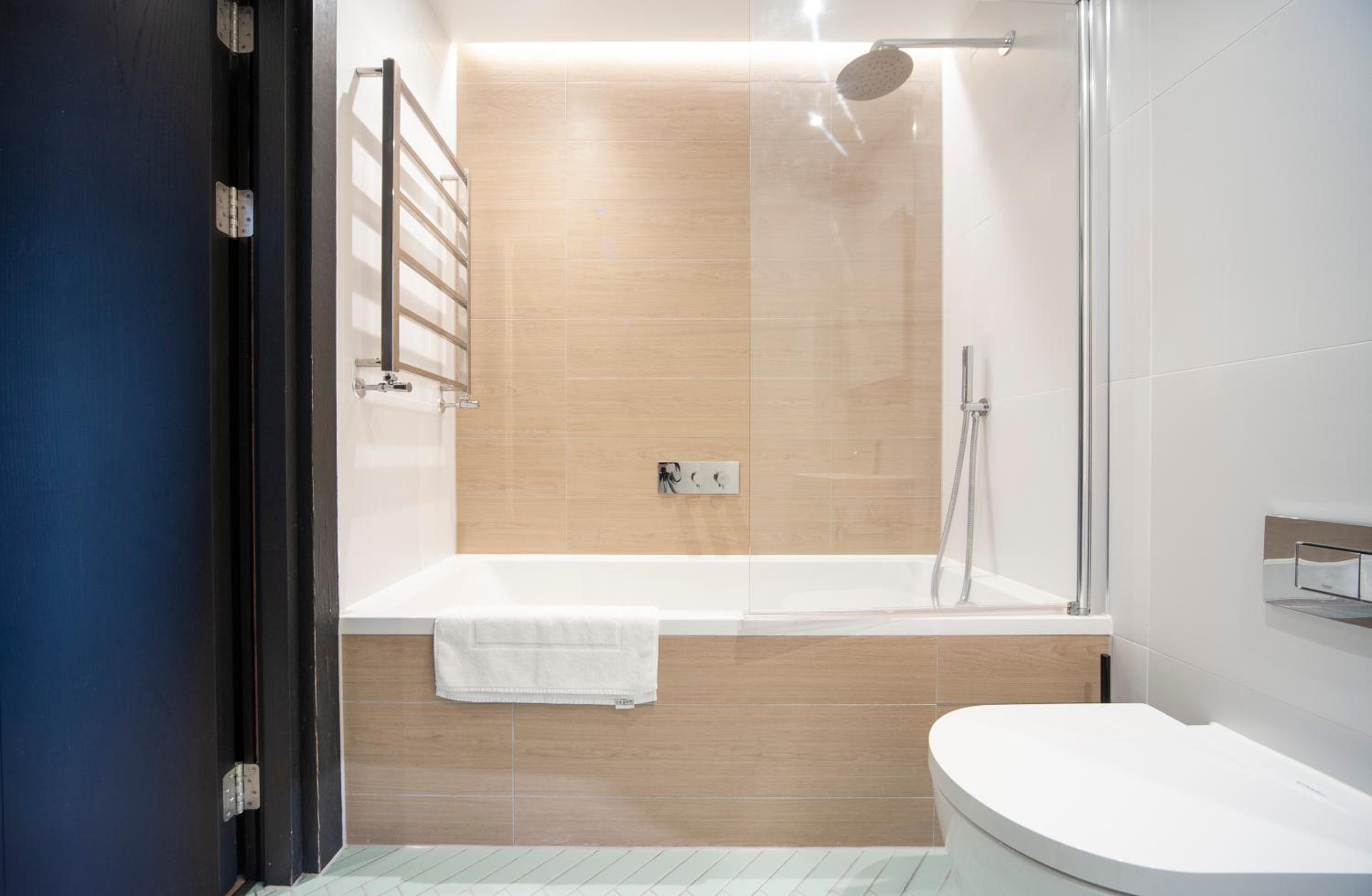 One-Bedroom Apartment with Balcony photo 2