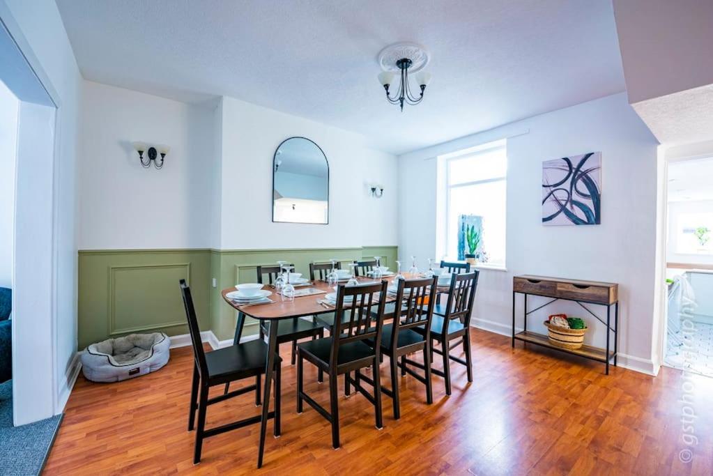 Four-Bedroom House photo 2