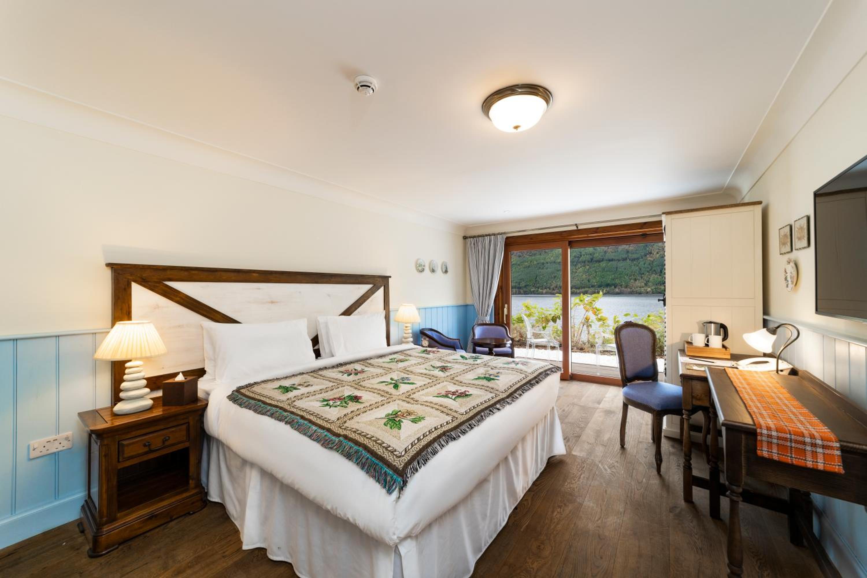 King Room with Lake View photo 1