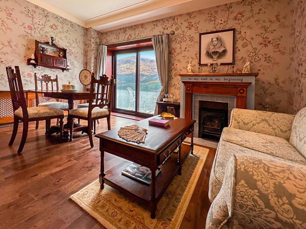 Four Poster Superior Suite photo 1