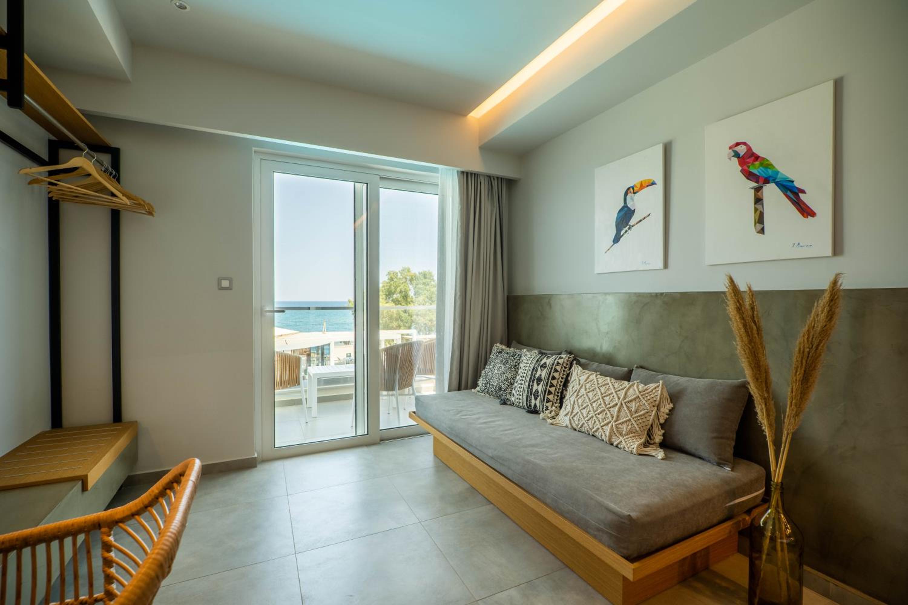Superior Twin Room with Sea View - Photo 6