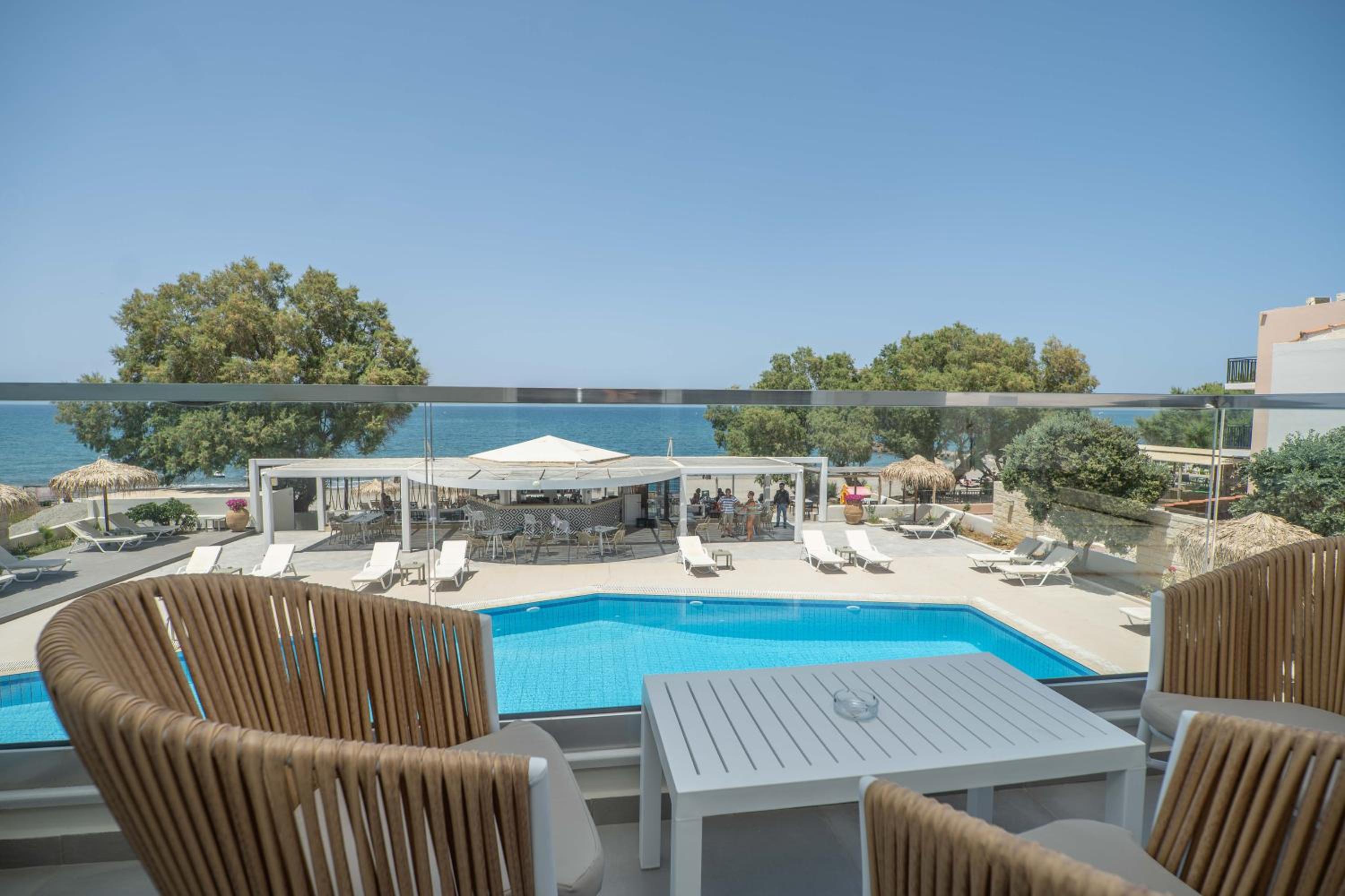 Superior Twin Room with Sea View - Photo 5