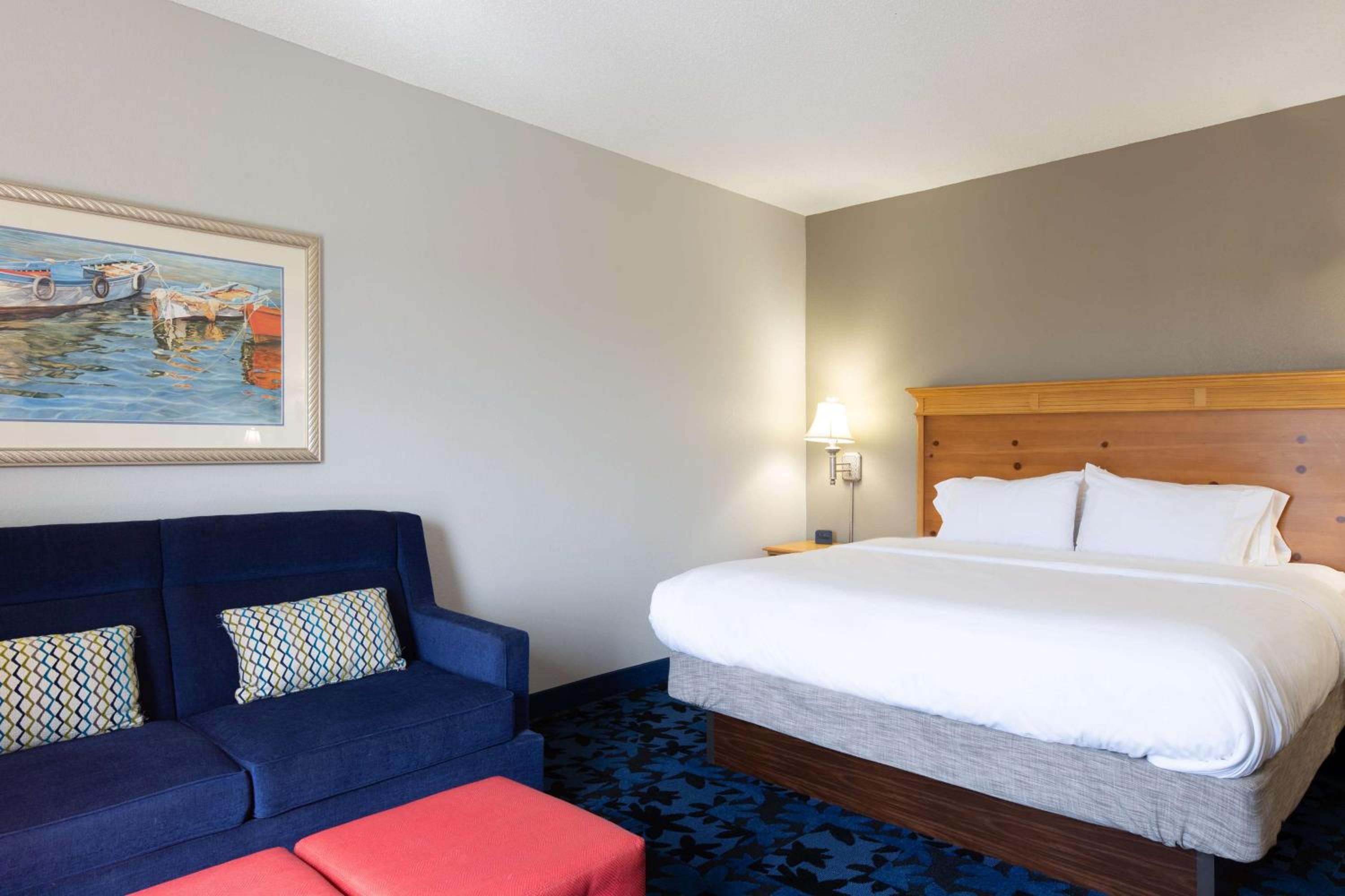King Studio Suite with Whirlpool - Non-Smoking - Photo 1