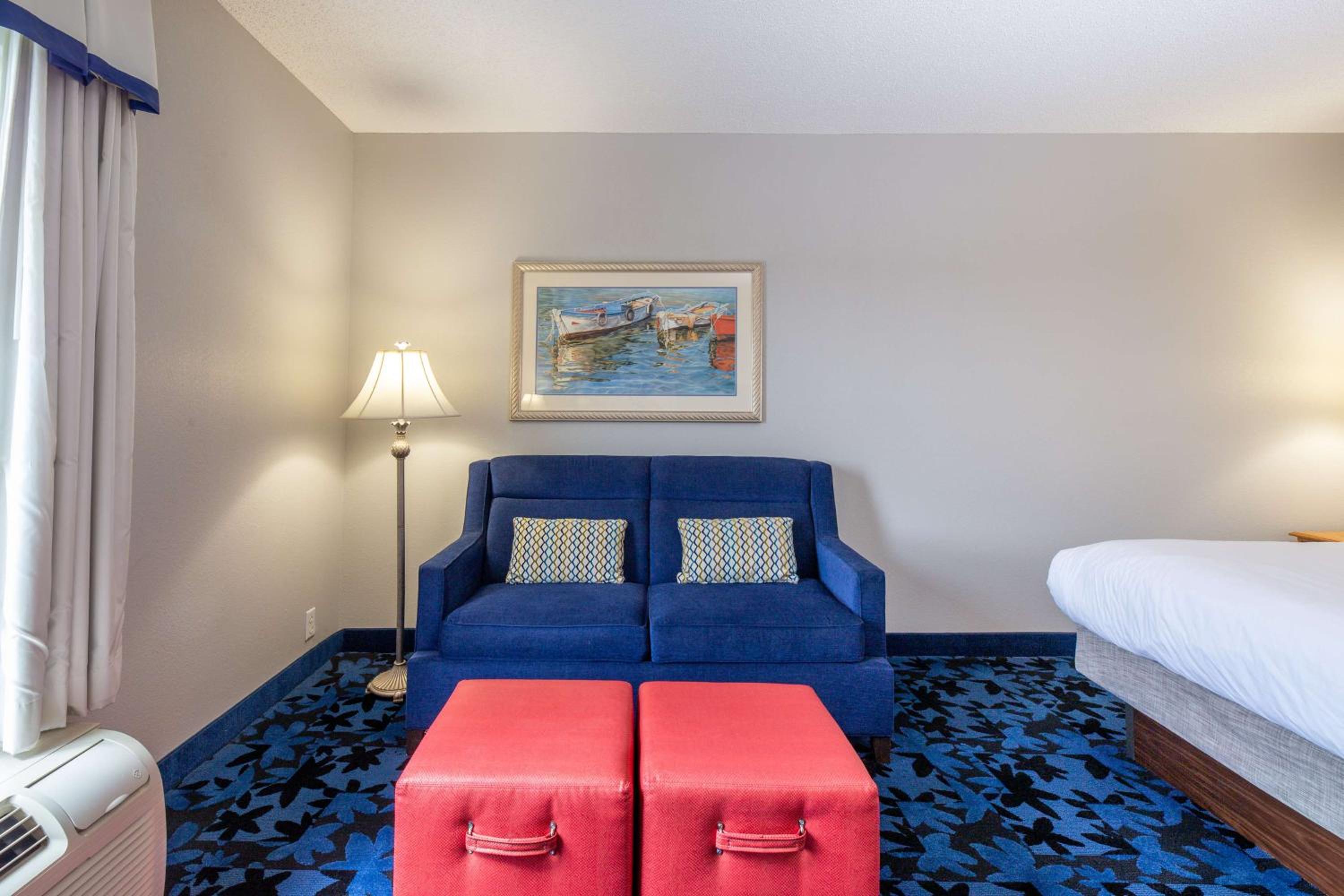 King Studio Suite with Whirlpool - Non-Smoking - Photo 3