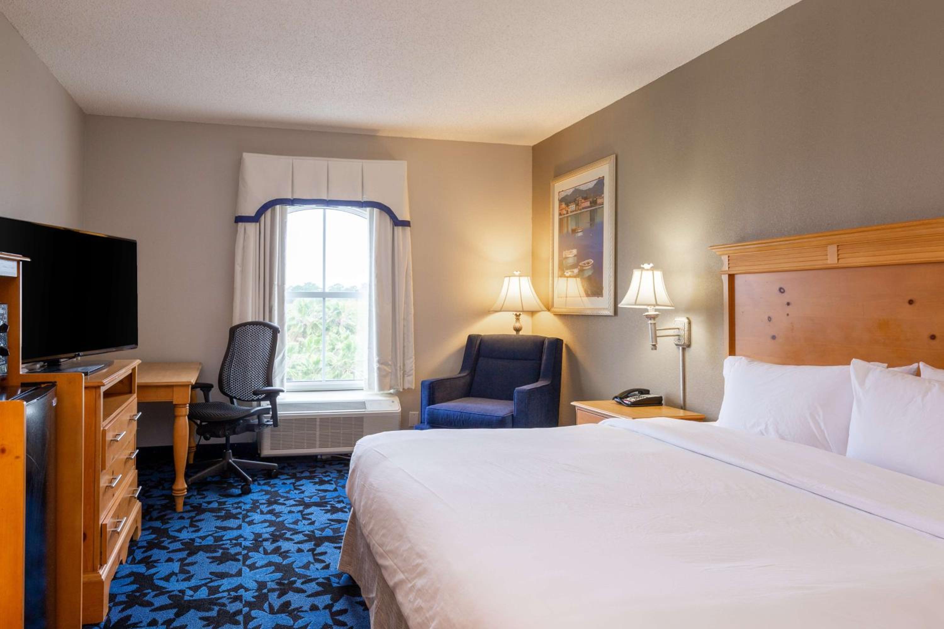 King Room with Accessible Tub - Mobility and Hearing Access/Non-Smoking - Photo 1