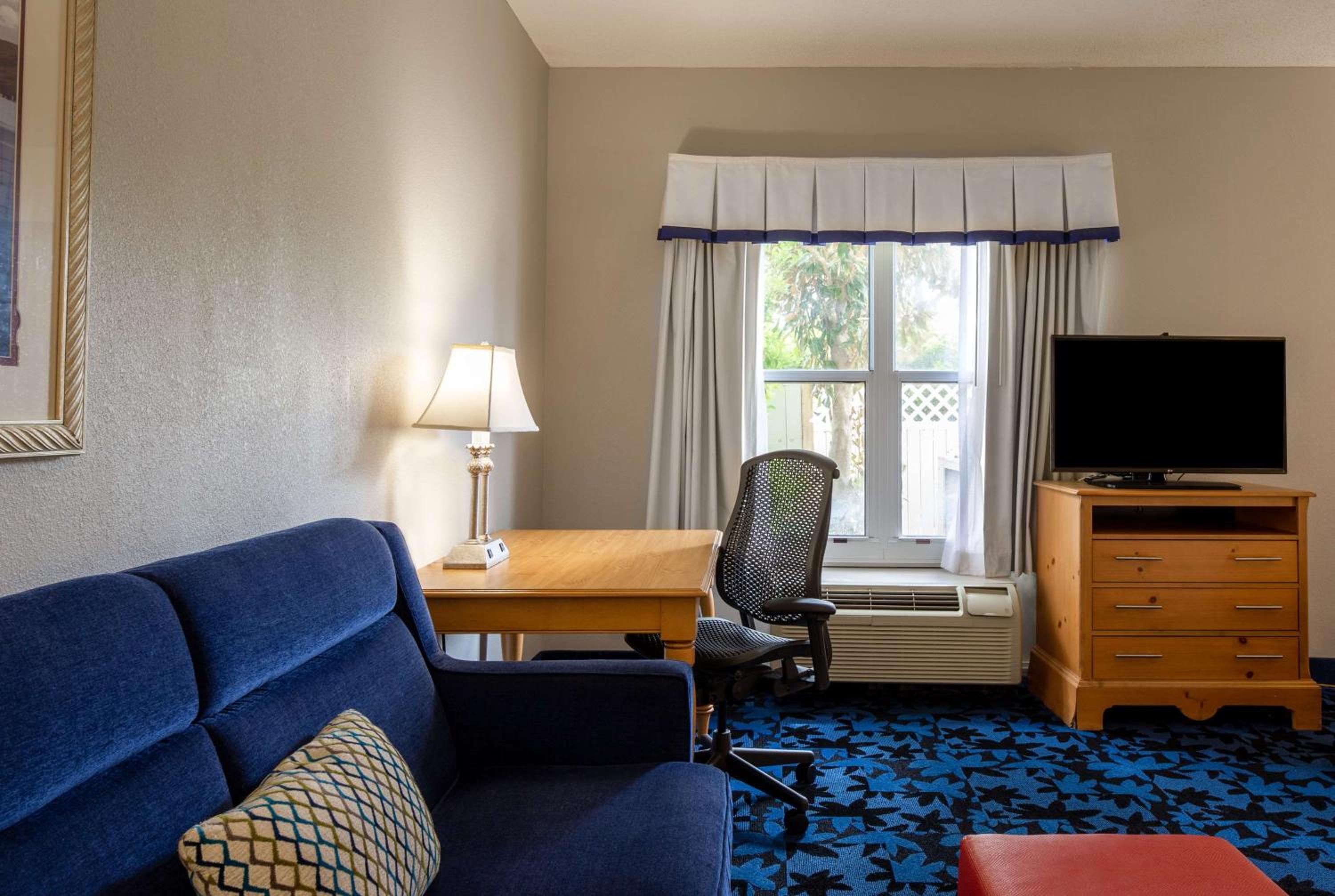 Queen Studio Suite with Two Queen Beds and Sofa Bed - Non-Smoking - Photo 1