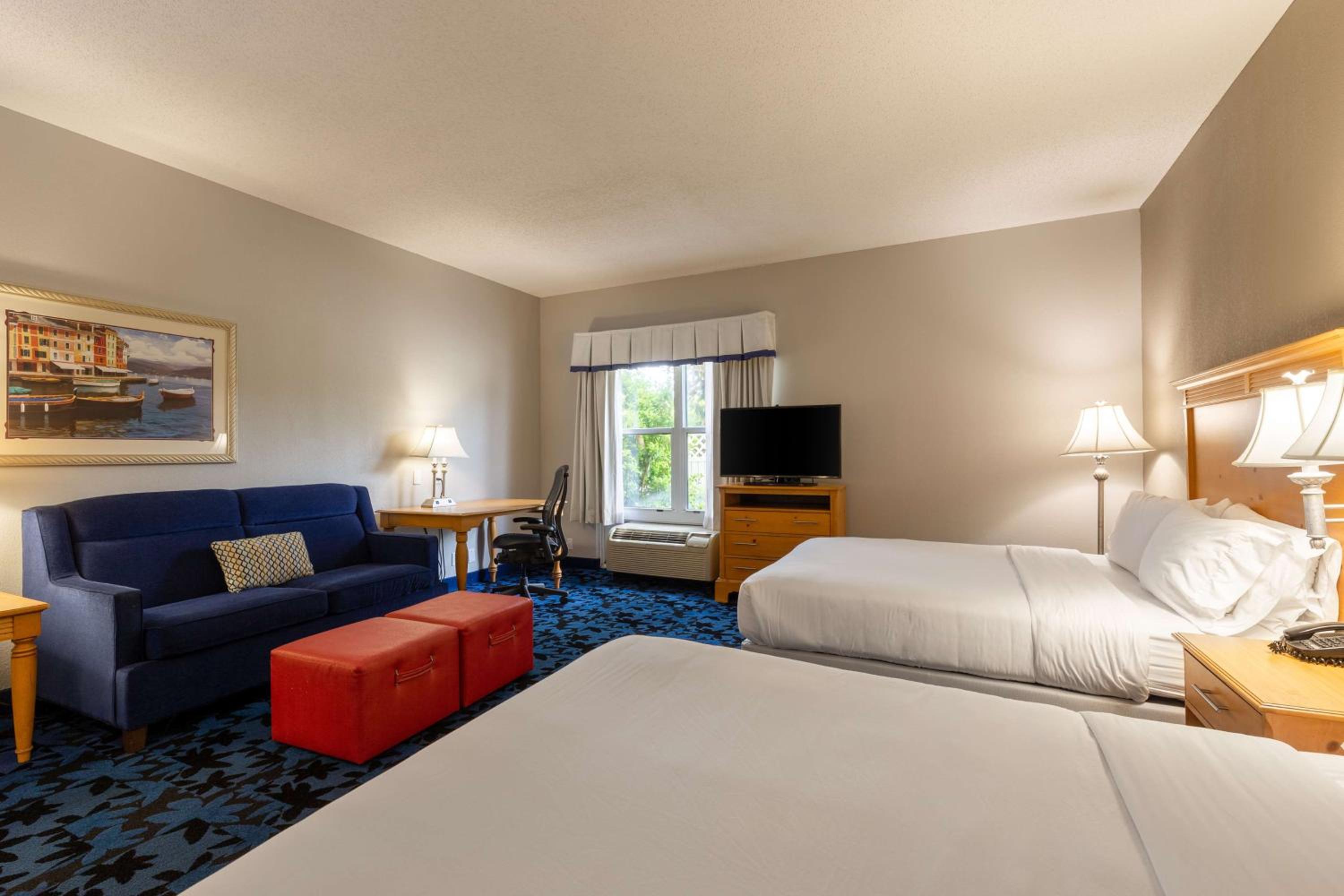 Queen Studio Suite with Two Queen Beds and Sofa Bed - Non-Smoking - Photo 4