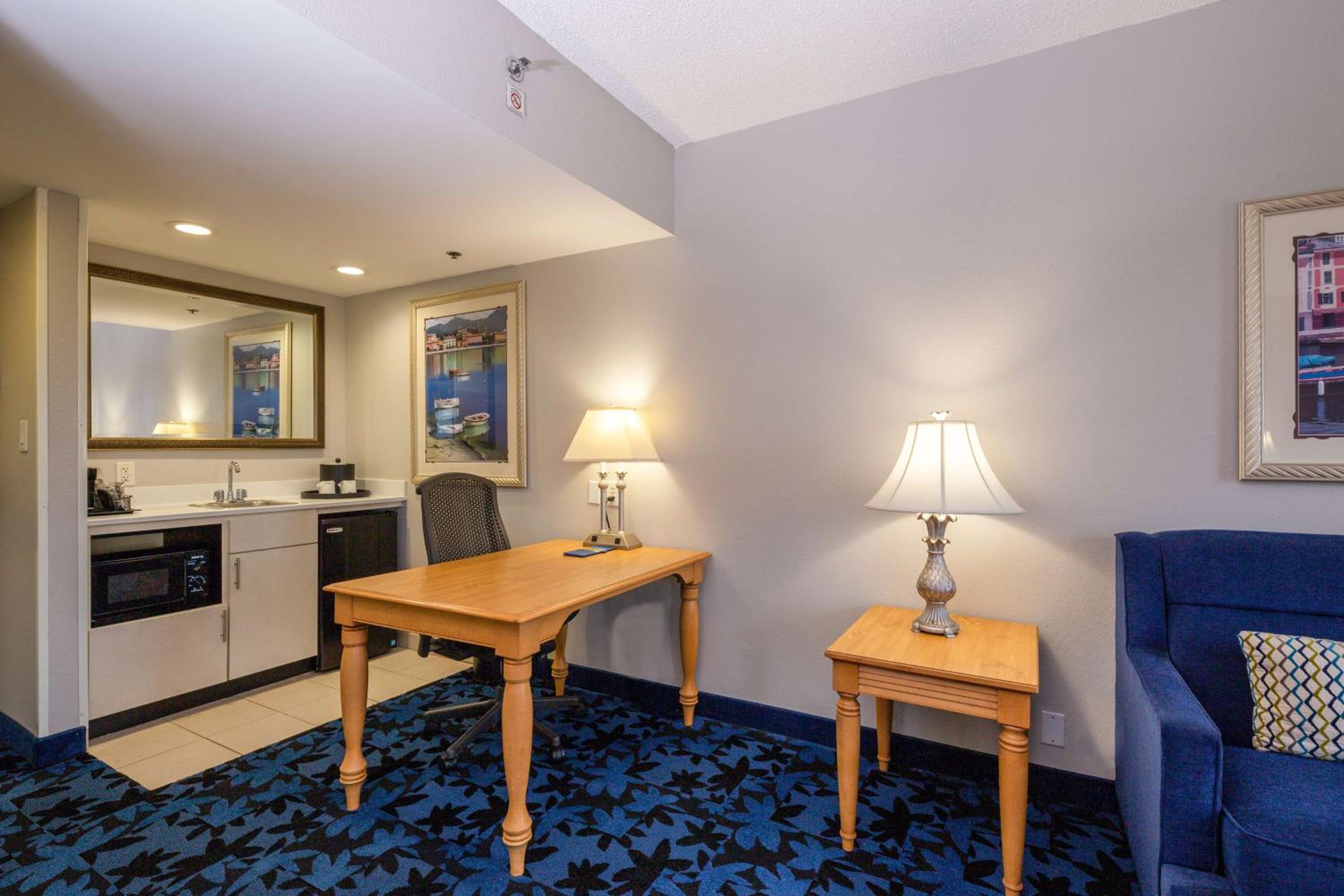 King Studio Suite with Sofa Bed - Non-Smoking - Photo 2