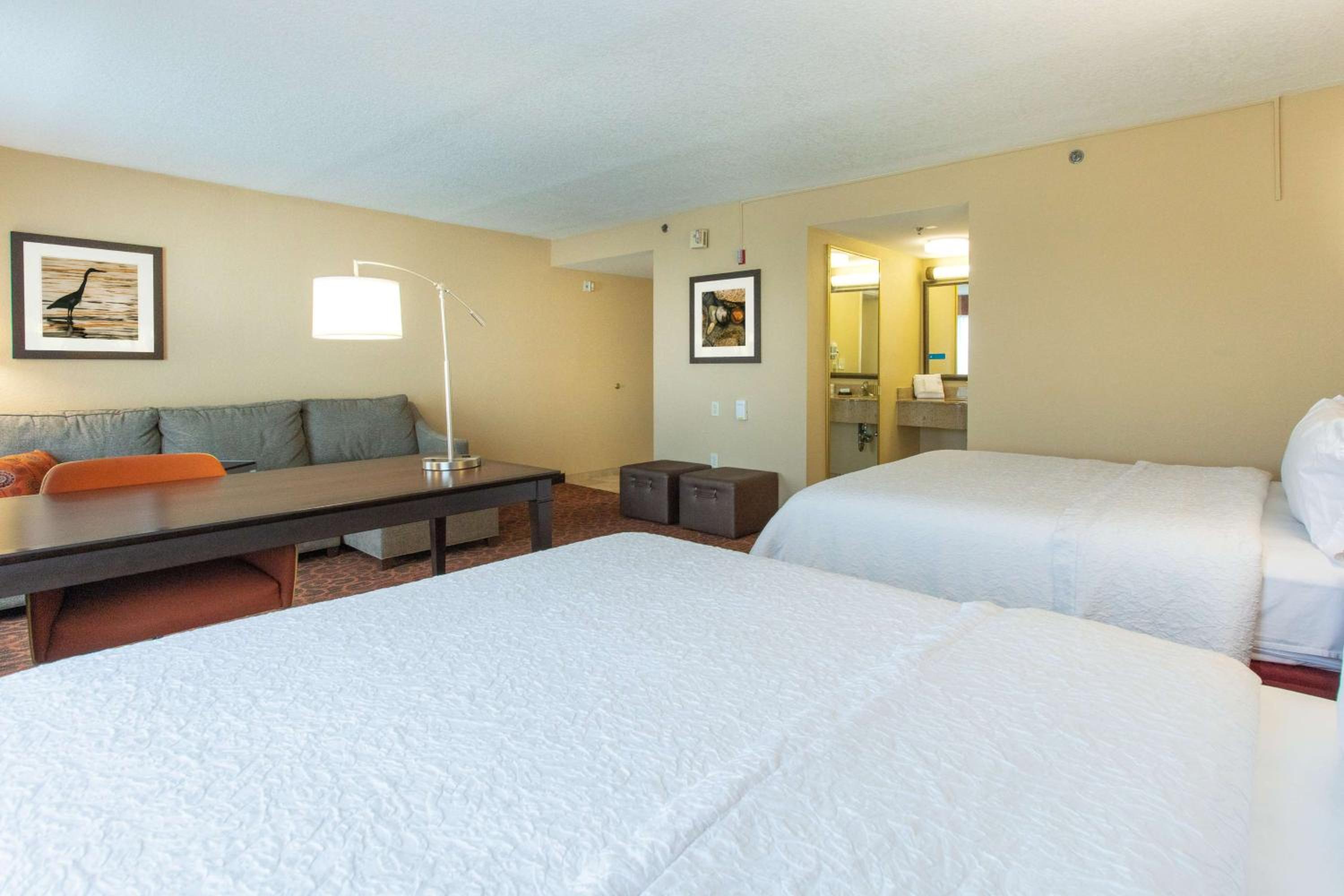 Studio with Two Queen Beds and Bath Tub - Mobility and Hearing Access/Non-Smoking - Photo 1