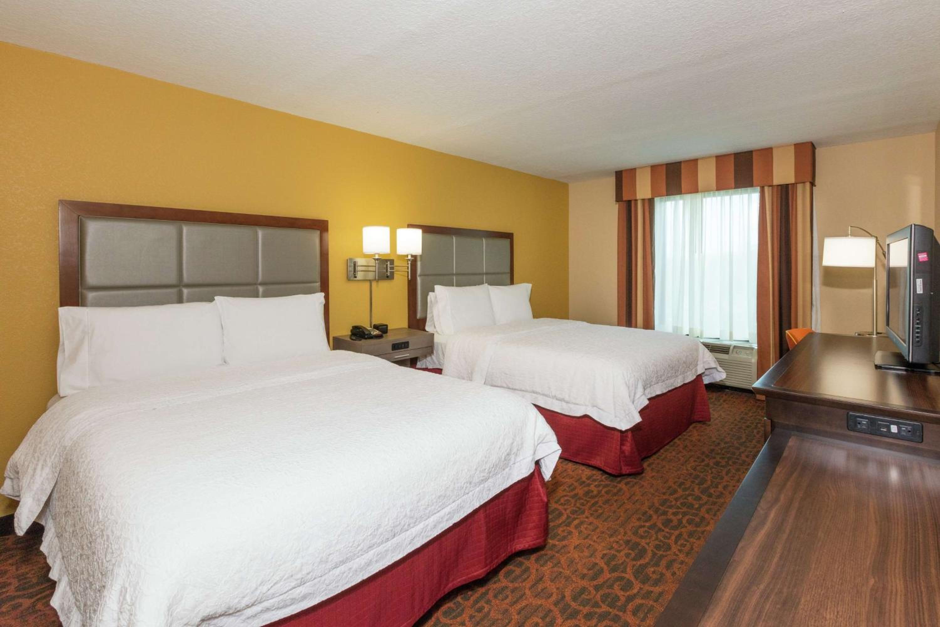 Room with Two Queen Beds - Non-Smoking - Photo 1