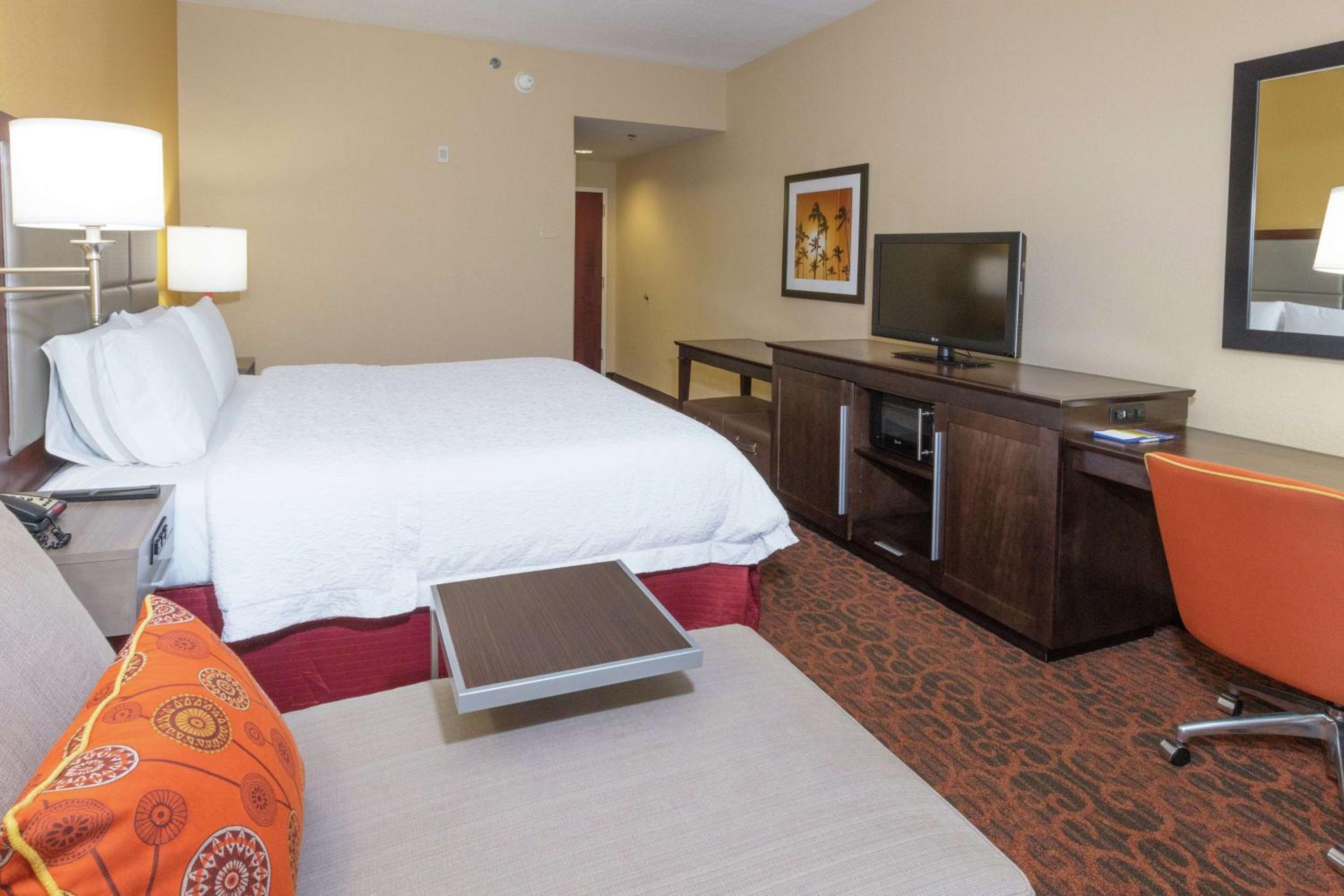 King Room with King Bed - Non-Smoking - Photo 1