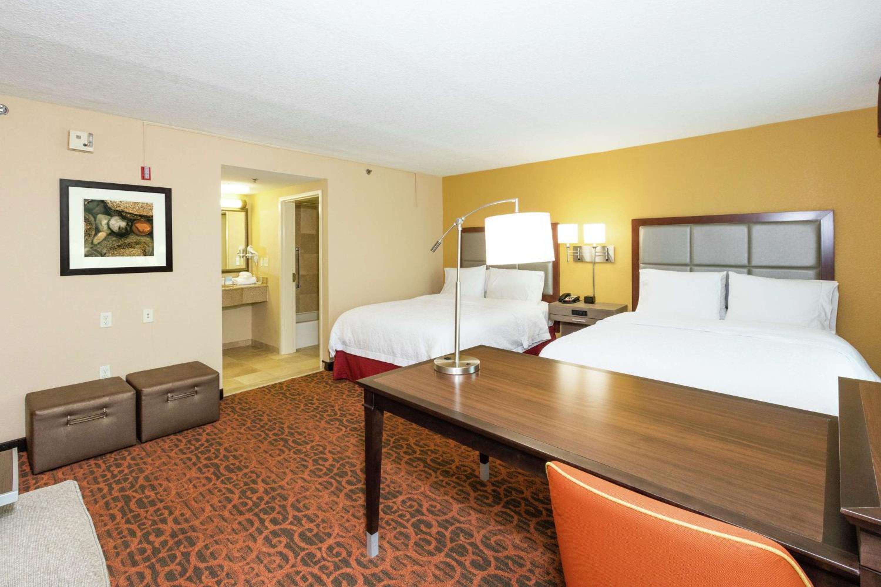 Queen Studio Suite with Two Queen Beds and Sofa Bed - Non-Smoking - Photo 6