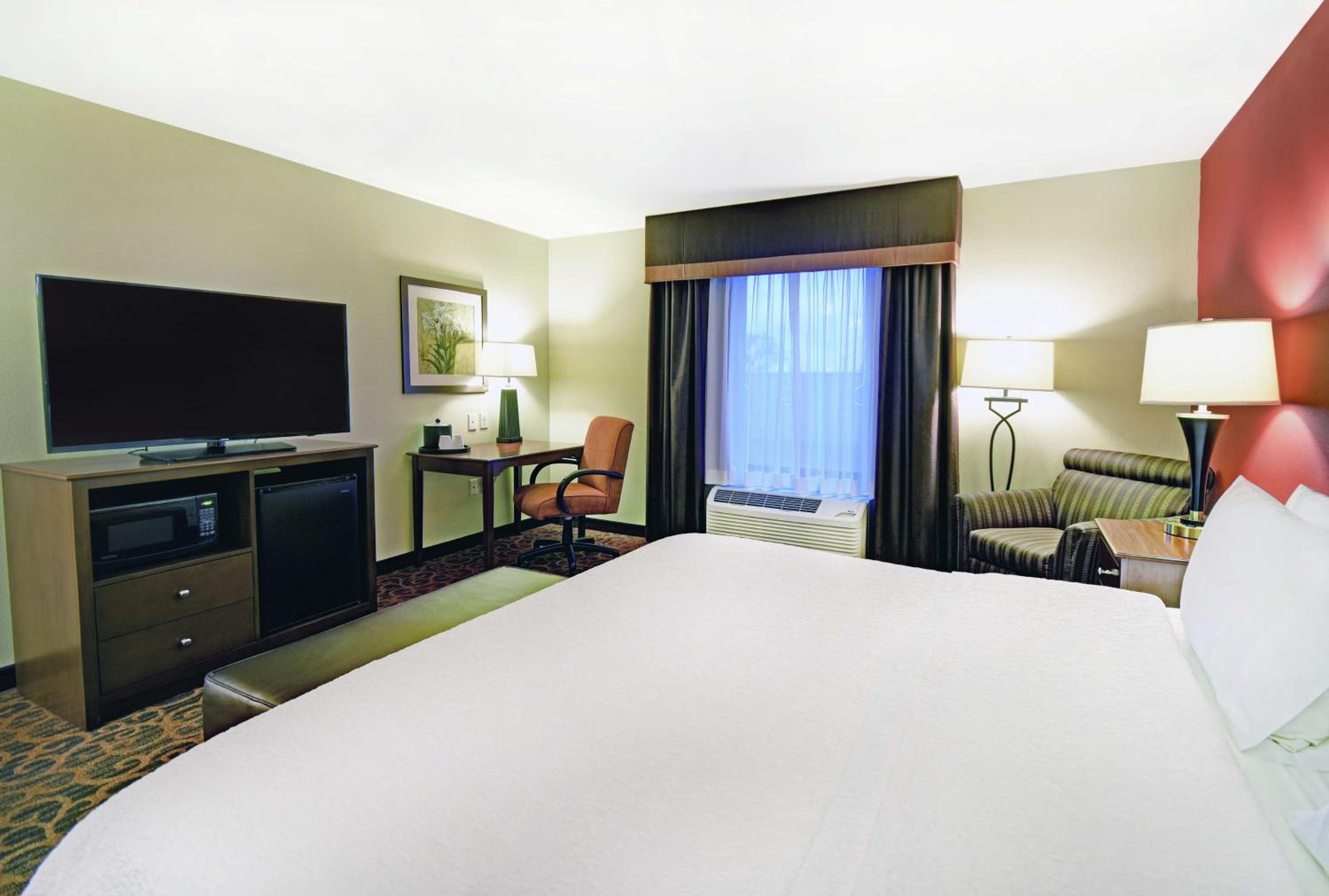 King Room with Accessible Tub - Mobility and Hearing Access/Non-Smoking