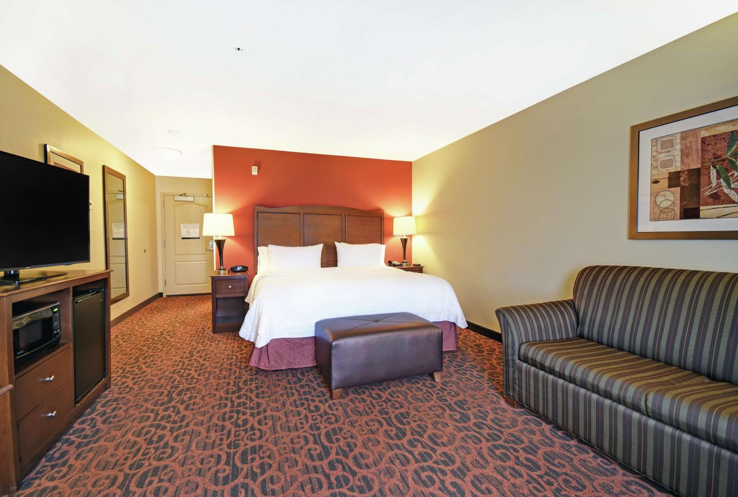 King Room with Sofa Bed - Non-Smoking photo 3