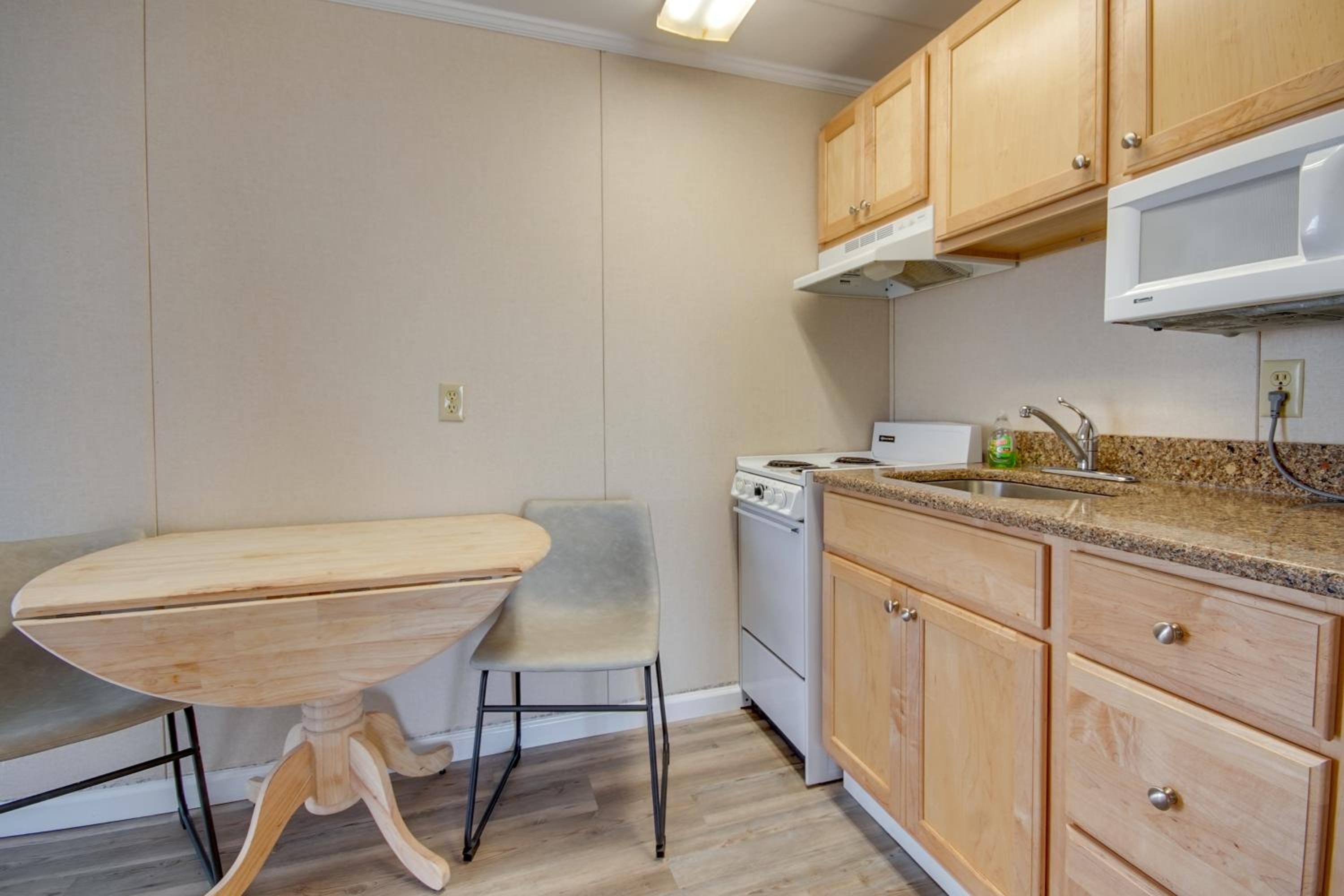 Tower 1 Ocean View Efficiency - Photo 6
