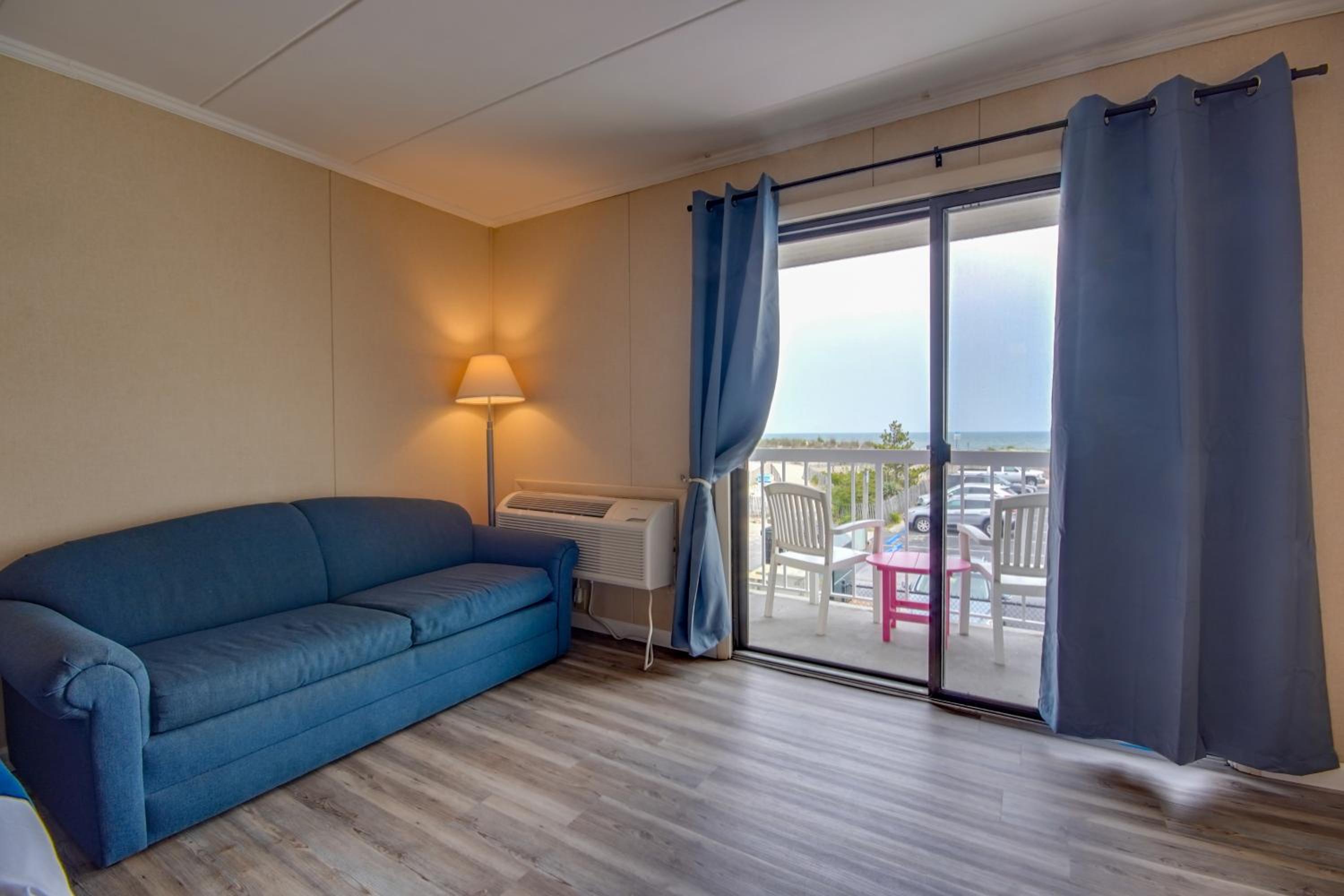 Tower 1 Ocean View Efficiency - Photo 3