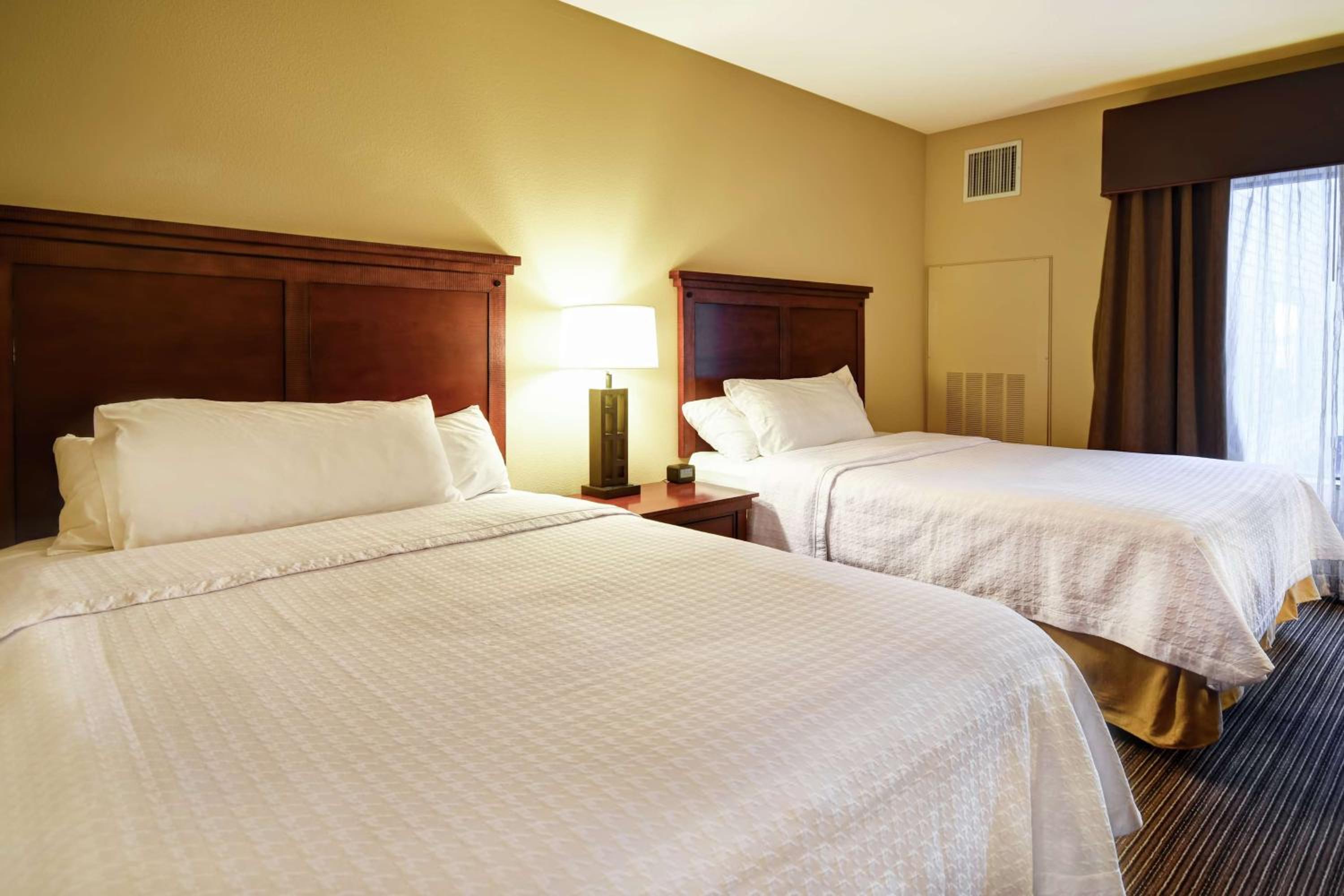 One-Bedroom Queen Suite with Two Queen Beds - Non-Smoking photo 1