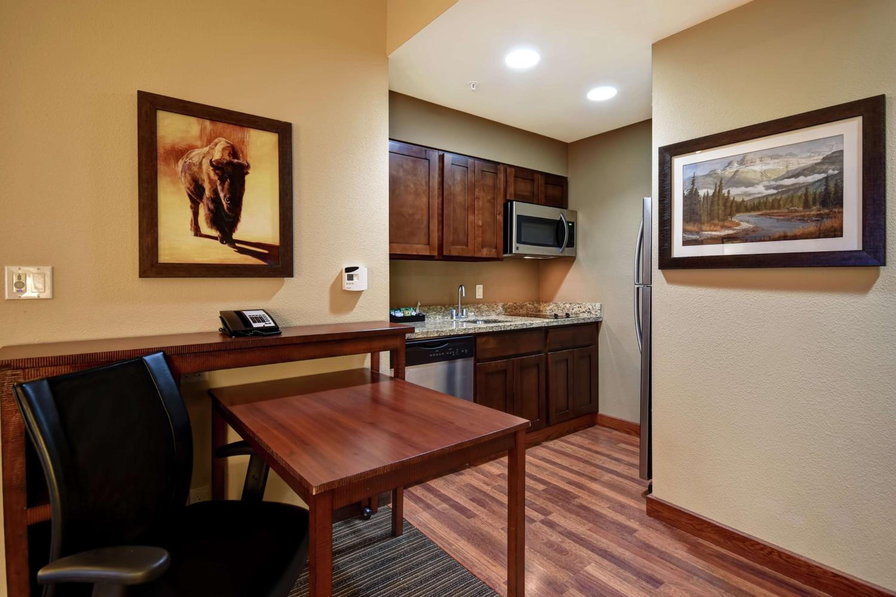 One-Bedroom King Suite - Non-Smoking photo 2